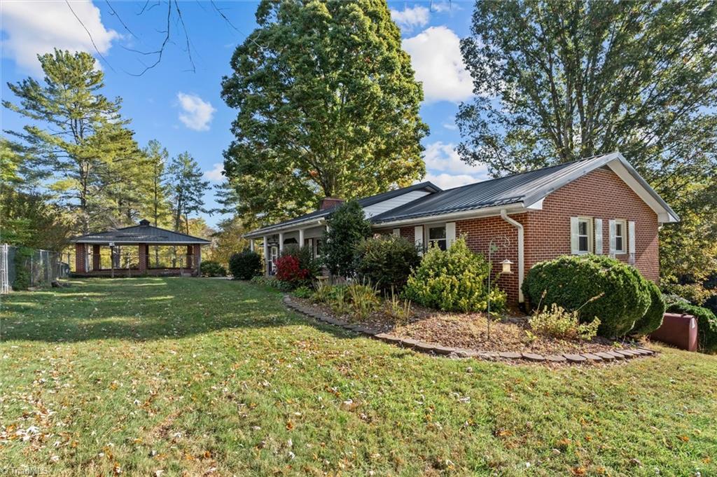 1507 Rogers Road Mount Airy, NC 27030 - Photo 4 of 49 Gallery Image 4