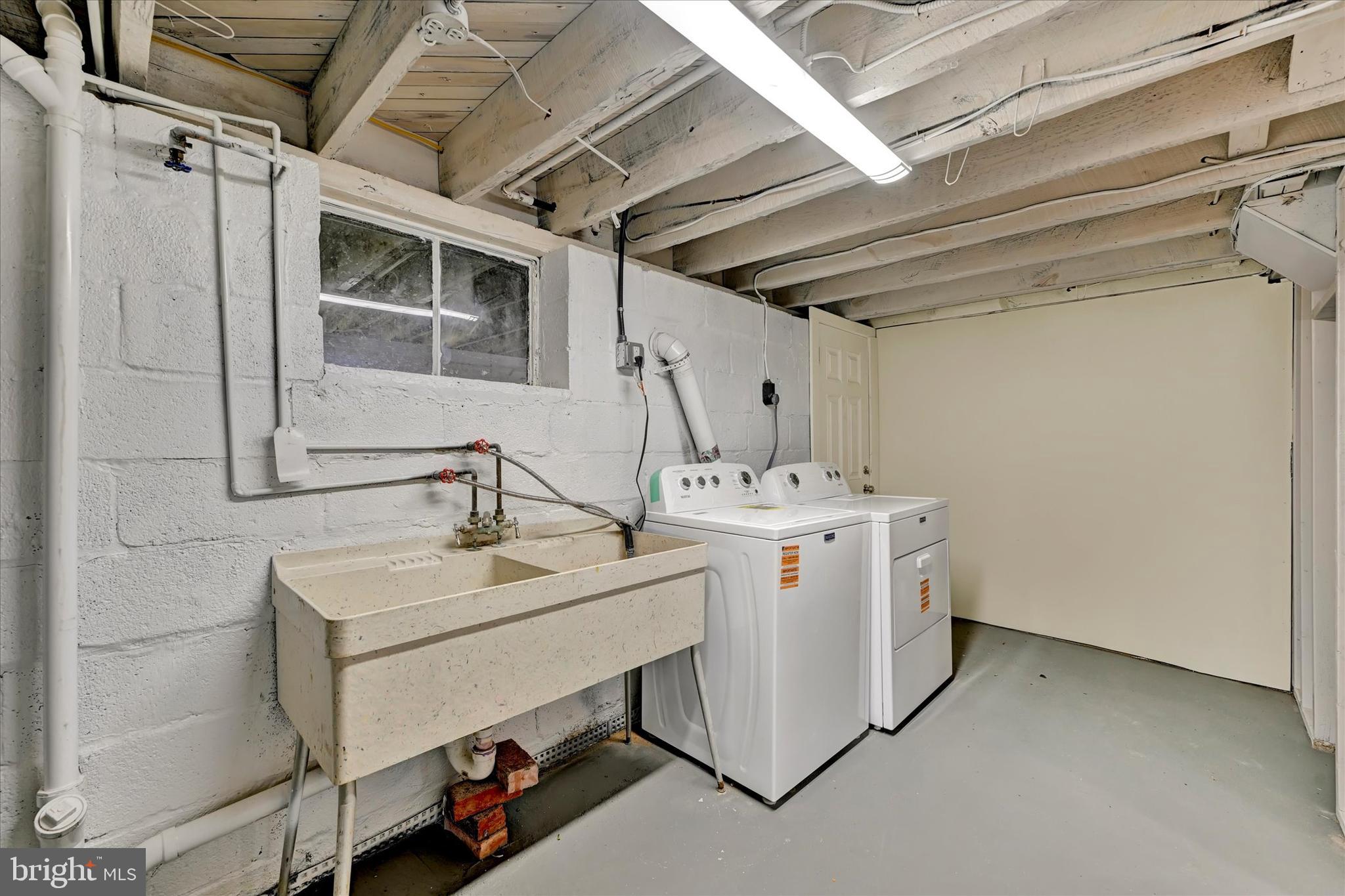 19 Dunmore Road Catonsville, MD 21228 - Photo 43 of 50 a utility room with dryer and washer