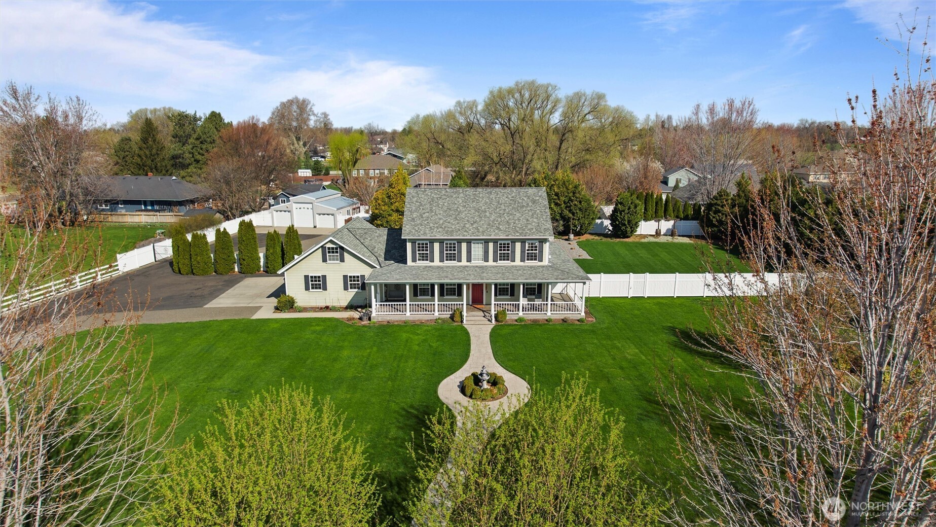 47 Austin Street Walla Walla, WA 99362 - Photo 1 of 40 a view of a house with a big yard