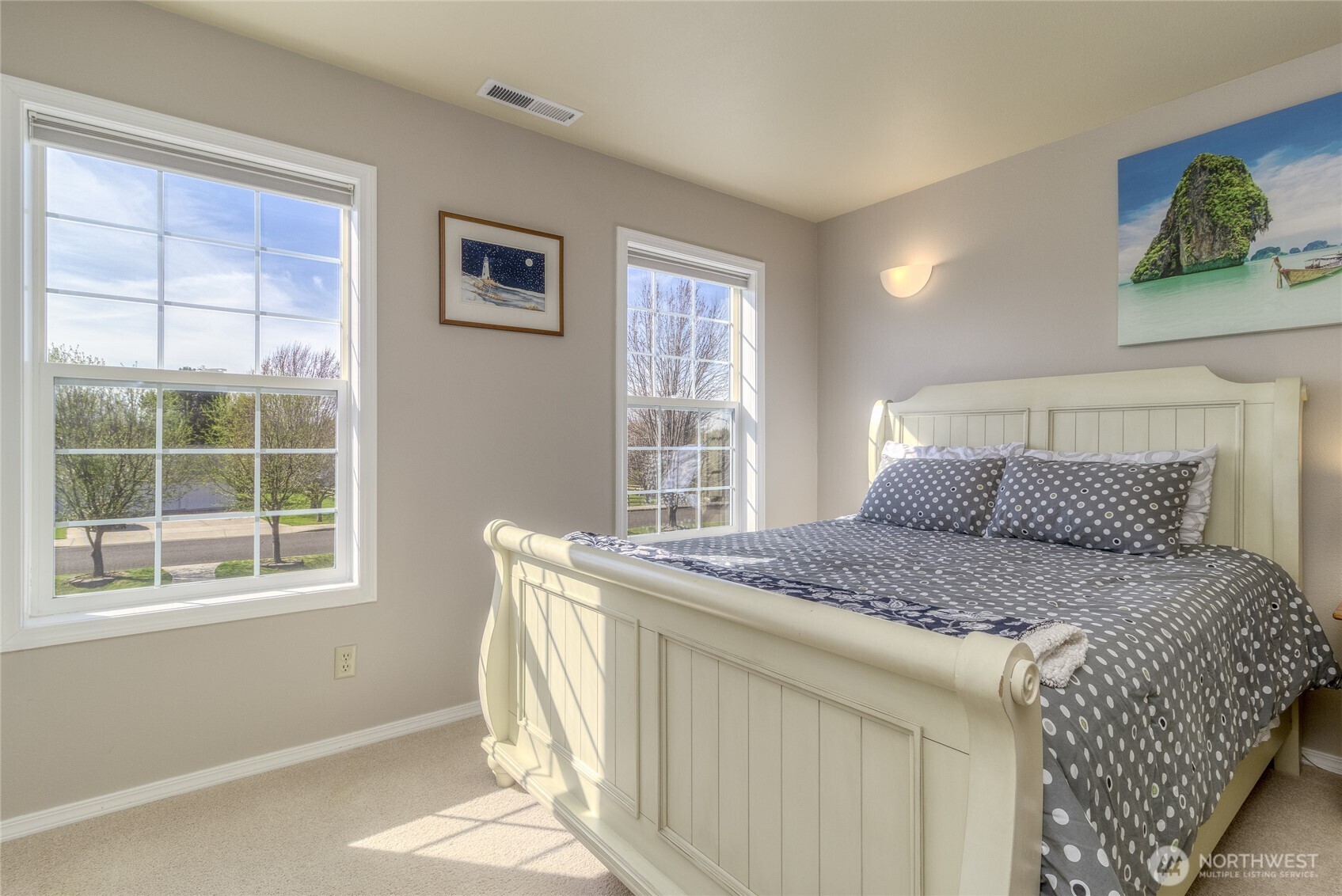 47 Austin Street Walla Walla, WA 99362 - Photo 21 of 40 a bedroom with a bed and a window