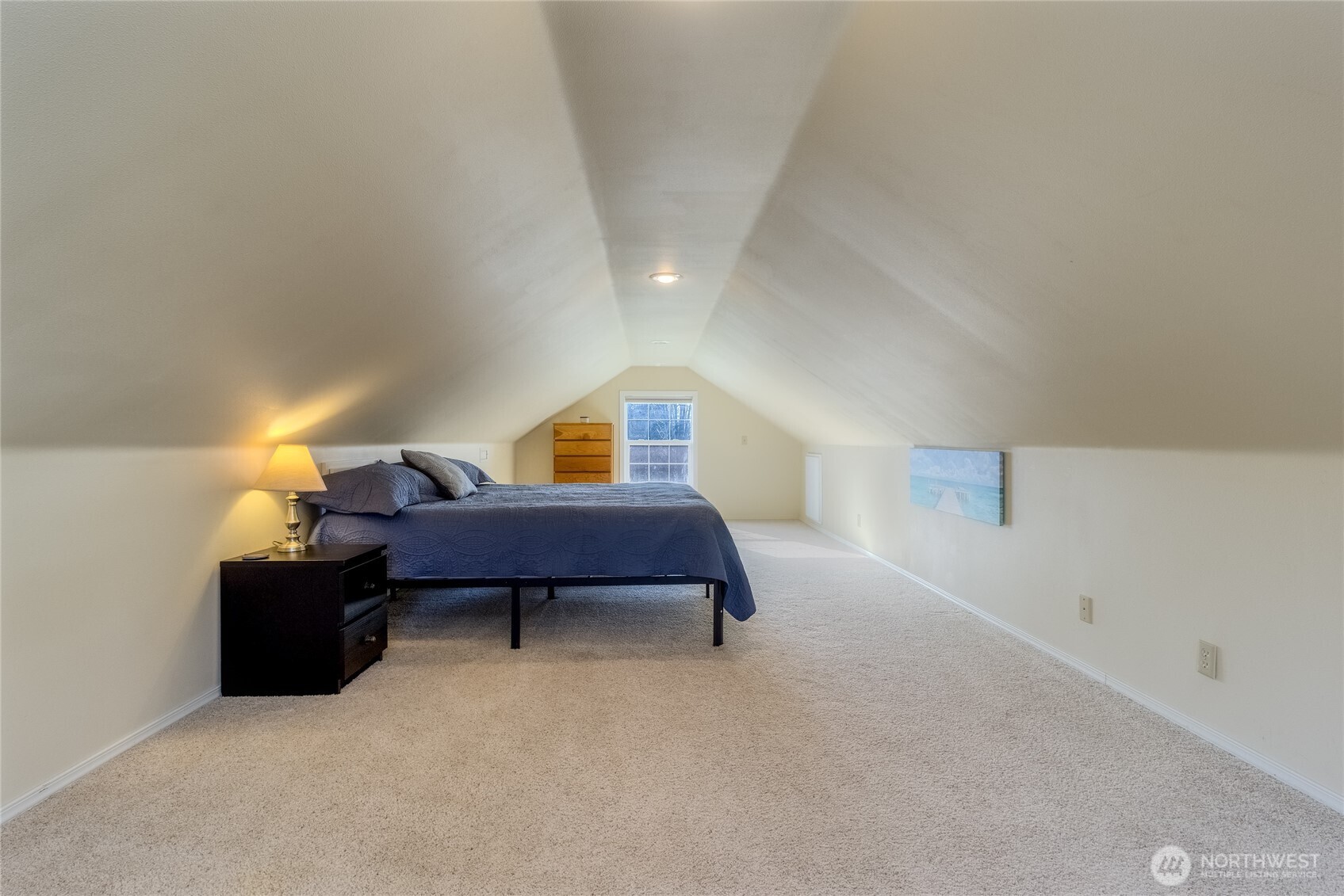 47 Austin Street Walla Walla, WA 99362 - Photo 28 of 40 a bedroom with furniture and a lamp