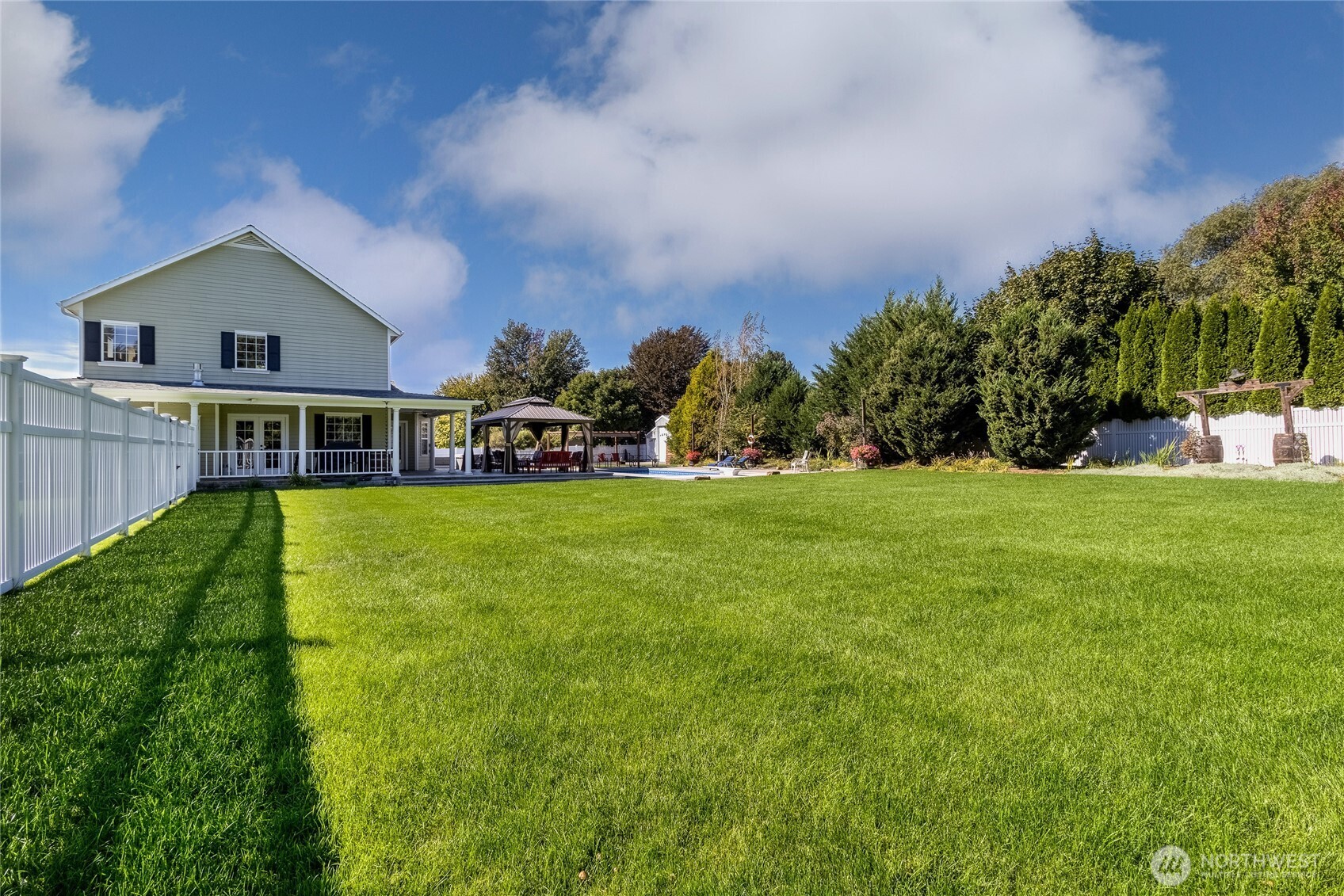 47 Austin Street Walla Walla, WA 99362 - Photo 29 of 40 a front view of house with yard and trees in the background