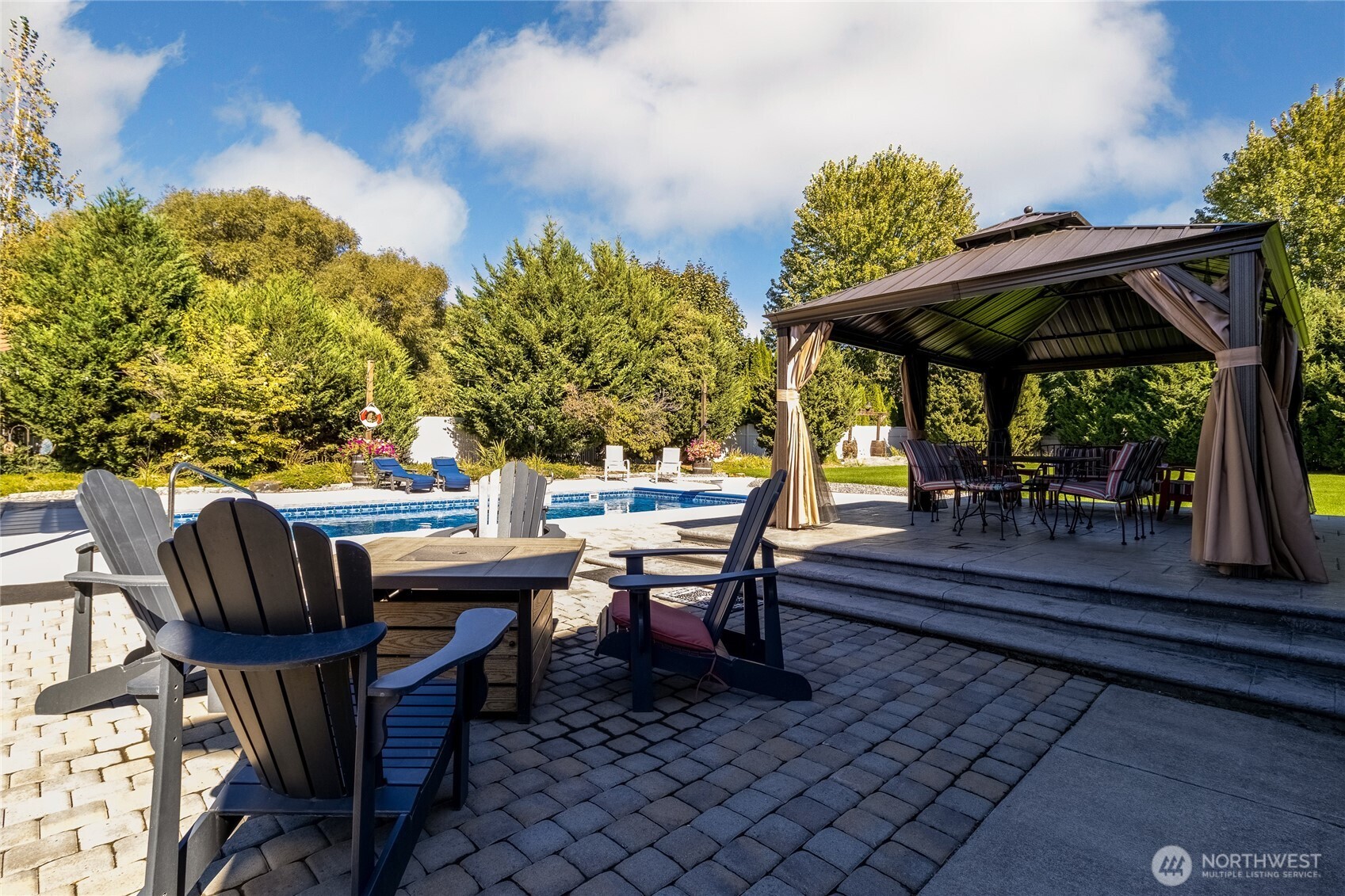 47 Austin Street Walla Walla, WA 99362 - Photo 31 of 40 a backyard of a house with table and chairs