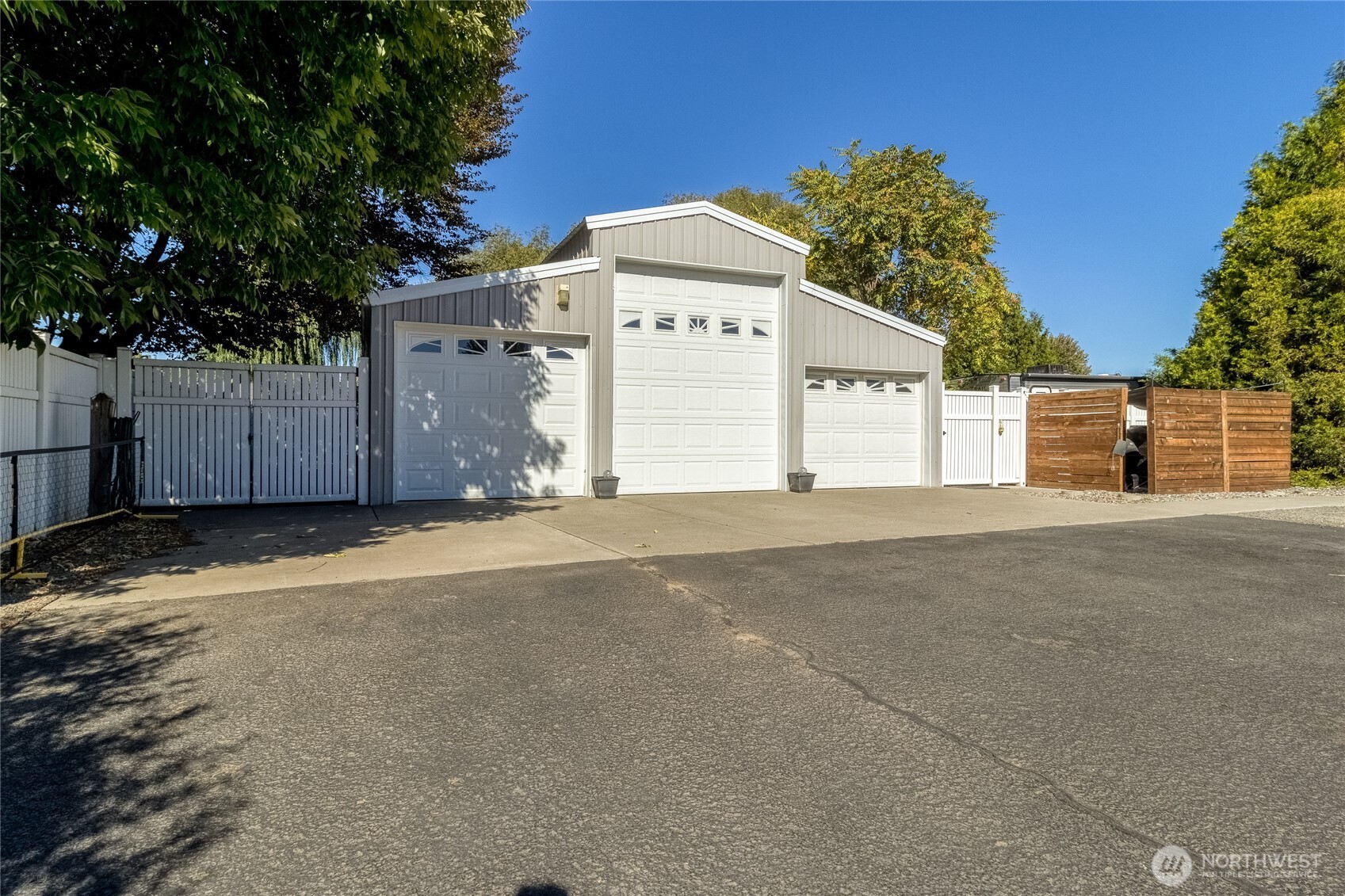 47 Austin Street Walla Walla, WA 99362 - Photo 33 of 40 a view of a house with a yard and garage