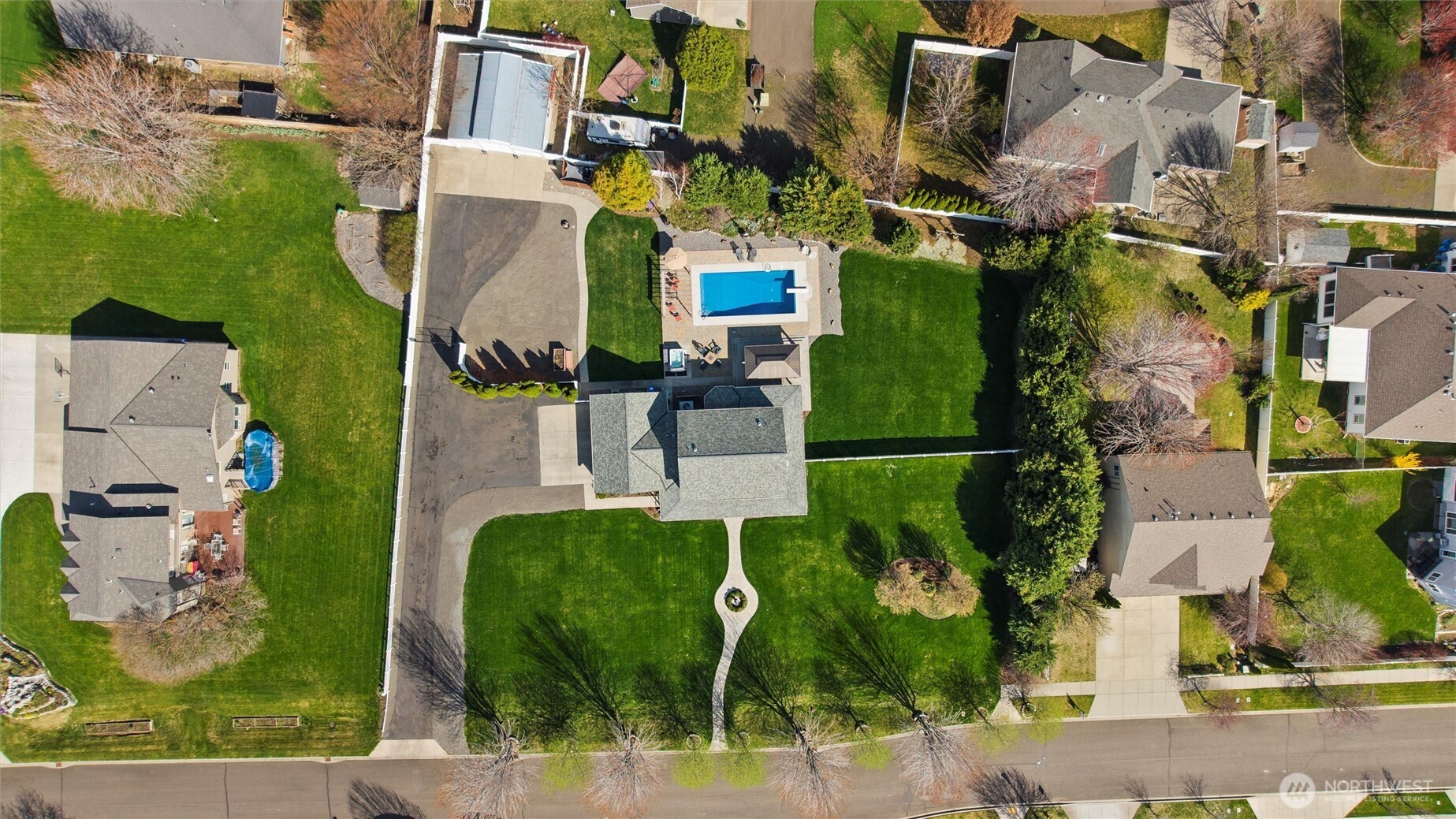 47 Austin Street Walla Walla, WA 99362 - Photo 38 of 40 an aerial view of houses with outdoor space
