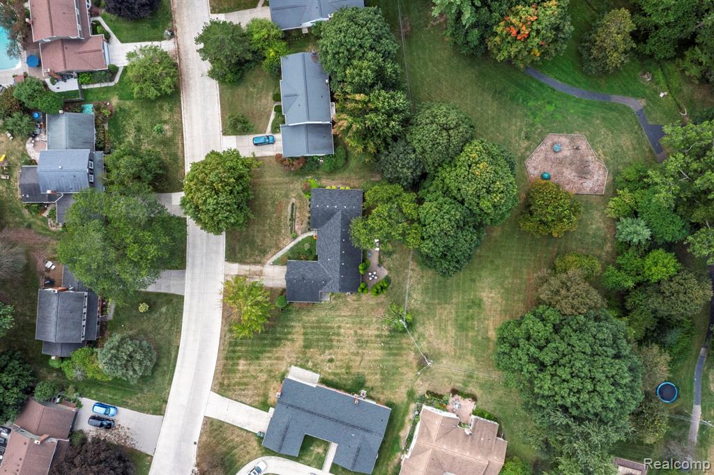 830 Croydon Road Rochester Hills, MI 48309 - Photo 3 of 50