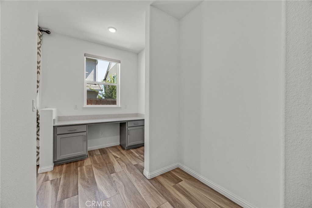 237 Goose Creek Avenue Brentwood, CA 94513 - Photo 14 of 49 a room with a bed and a window