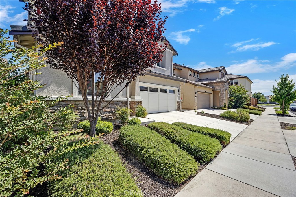 237 Goose Creek Avenue Brentwood, CA 94513 - Photo 3 of 49 a front view of a house with a yard