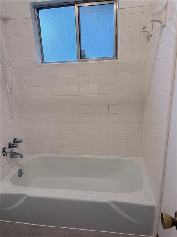 3237 Abbeywood Drive Decatur, GA 30034 - Photo 8 of 12 a bathroom with a bathtub