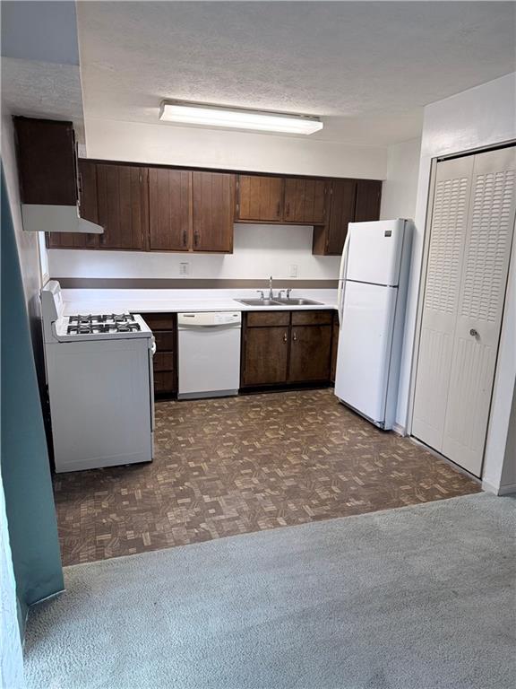 3237 Abbeywood Drive Decatur, GA 30034 - Photo 10 of 12 a view of kitchen with refrigerator and microwave