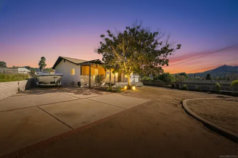 $840,000 | 612 Momar Lane, Escondido, CA 92027
