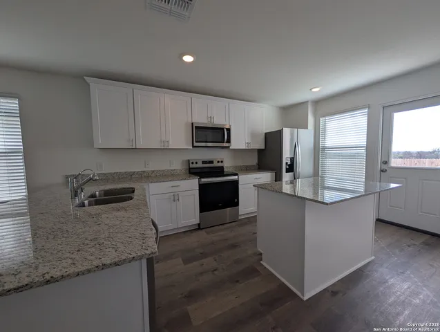 $2,195 | 862 Bluegrass, New Braunfels, TX 78130