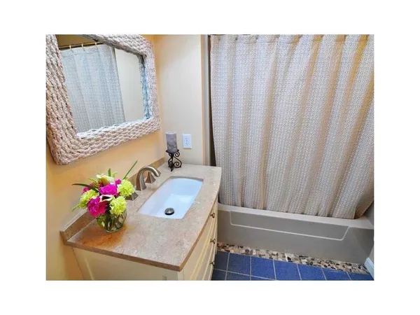 $4,000 | 26 Peggy Lane, Portsmouth, RI 02871