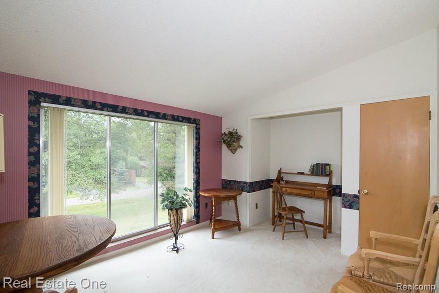 809 Brantford Road Rochester, MI 48306 - Photo 18 of 32 _OL_0049_Brantford_W016.jpg