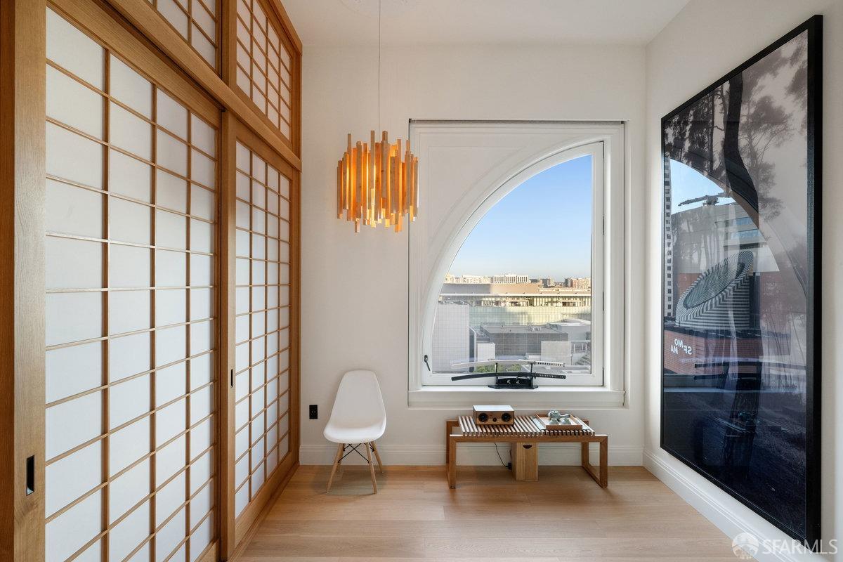 706 Mission Street, Unit 1001 San Francisco, CA 94103 - Photo 32 of 88 a living room with furniture and a large window