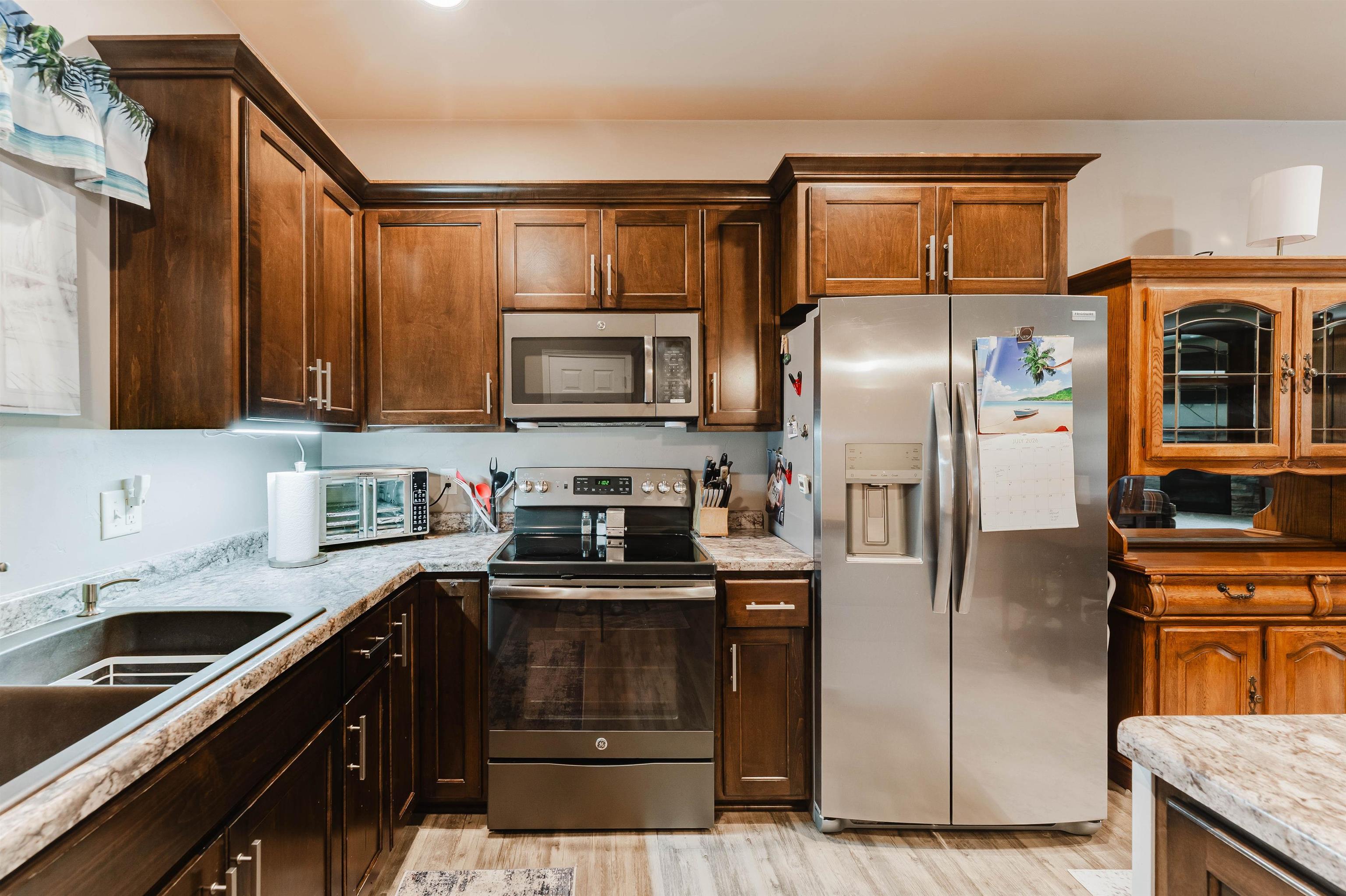 320 East Evergreen Drive Appleton, WI 54913 - Photo 6 of 34