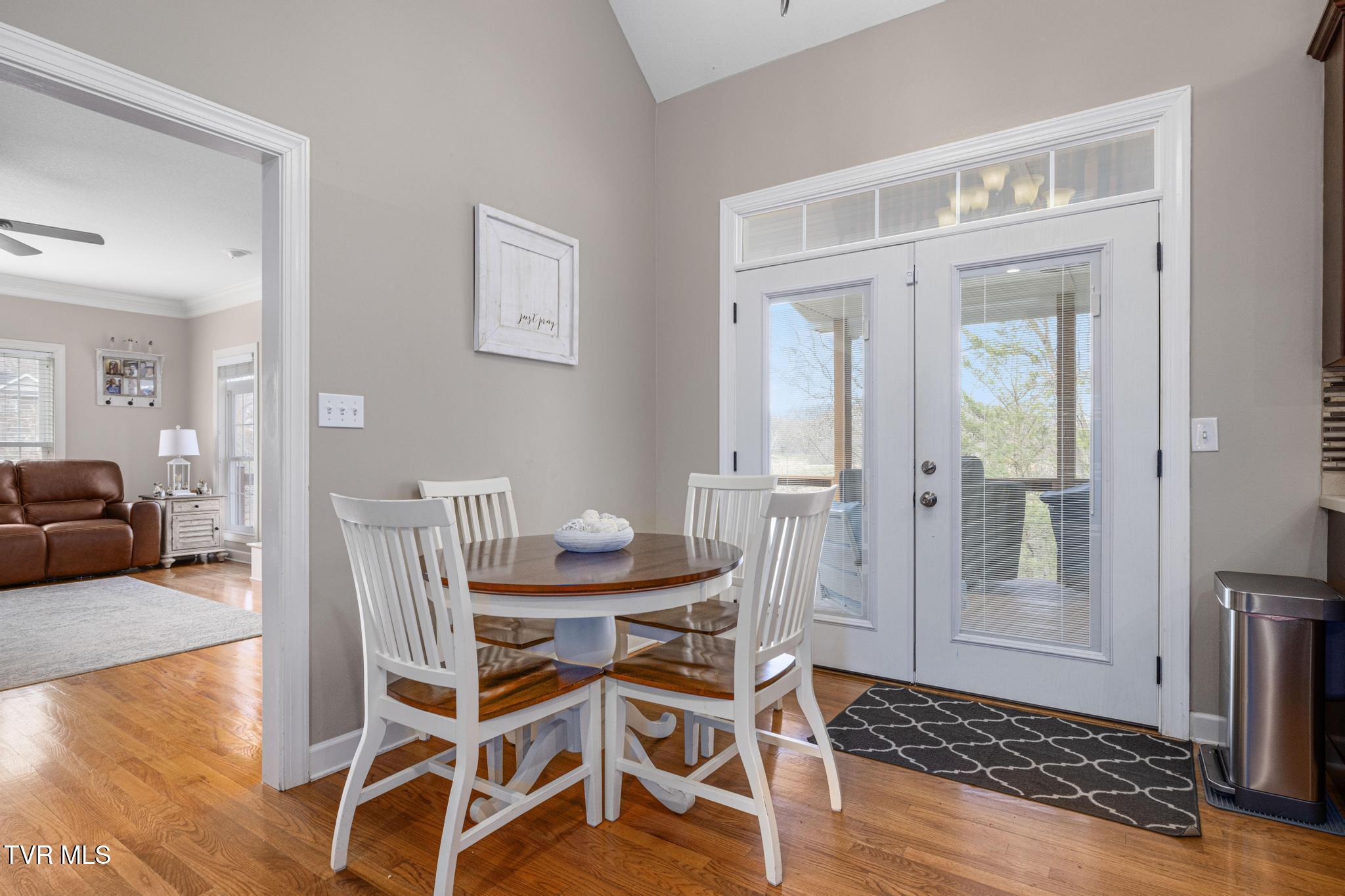 31 Hickory Point Jonesborough, TN 37659 - Photo 13 of 59 Breakfast area