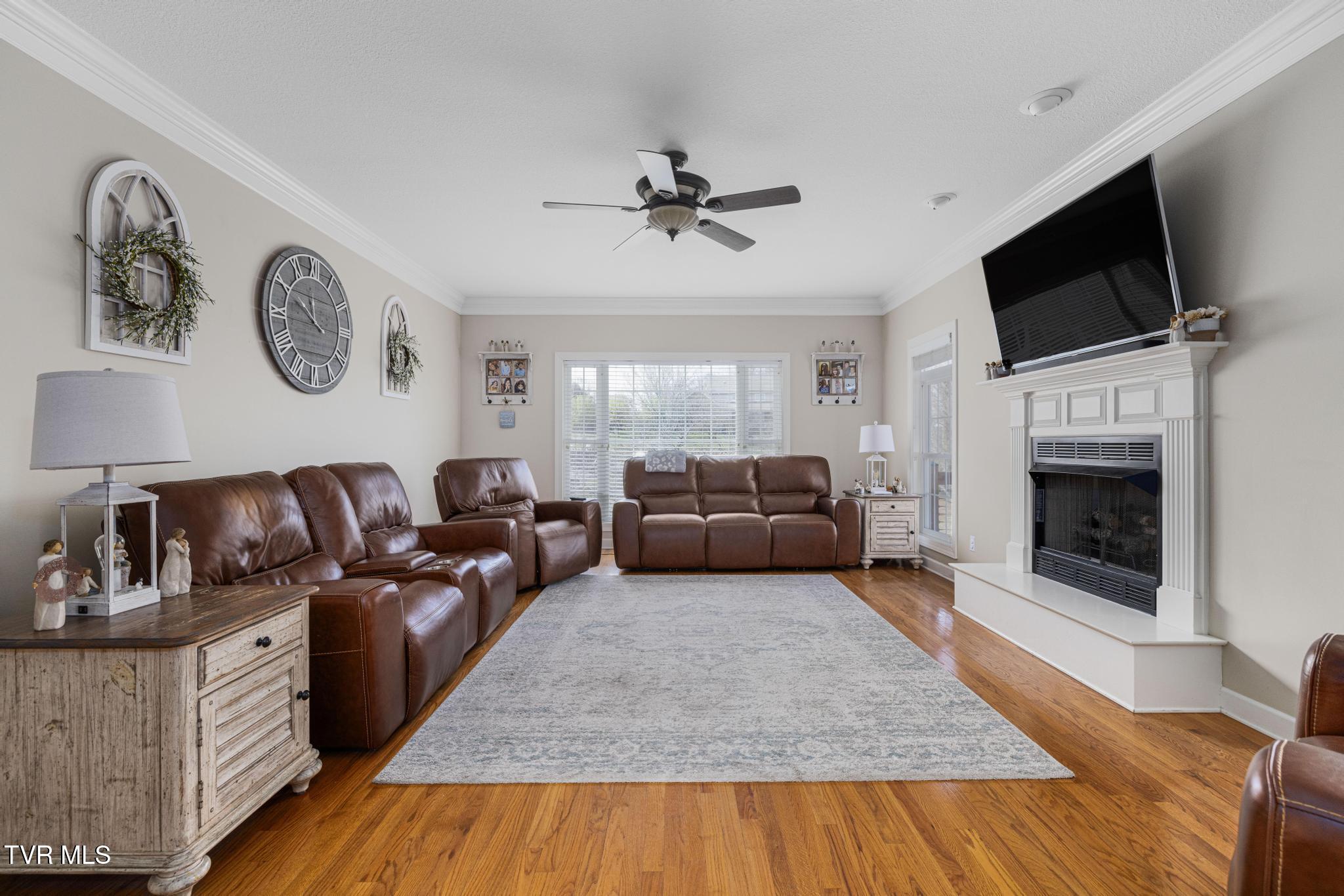 31 Hickory Point Jonesborough, TN 37659 - Photo 19 of 59 Living room with fireplace