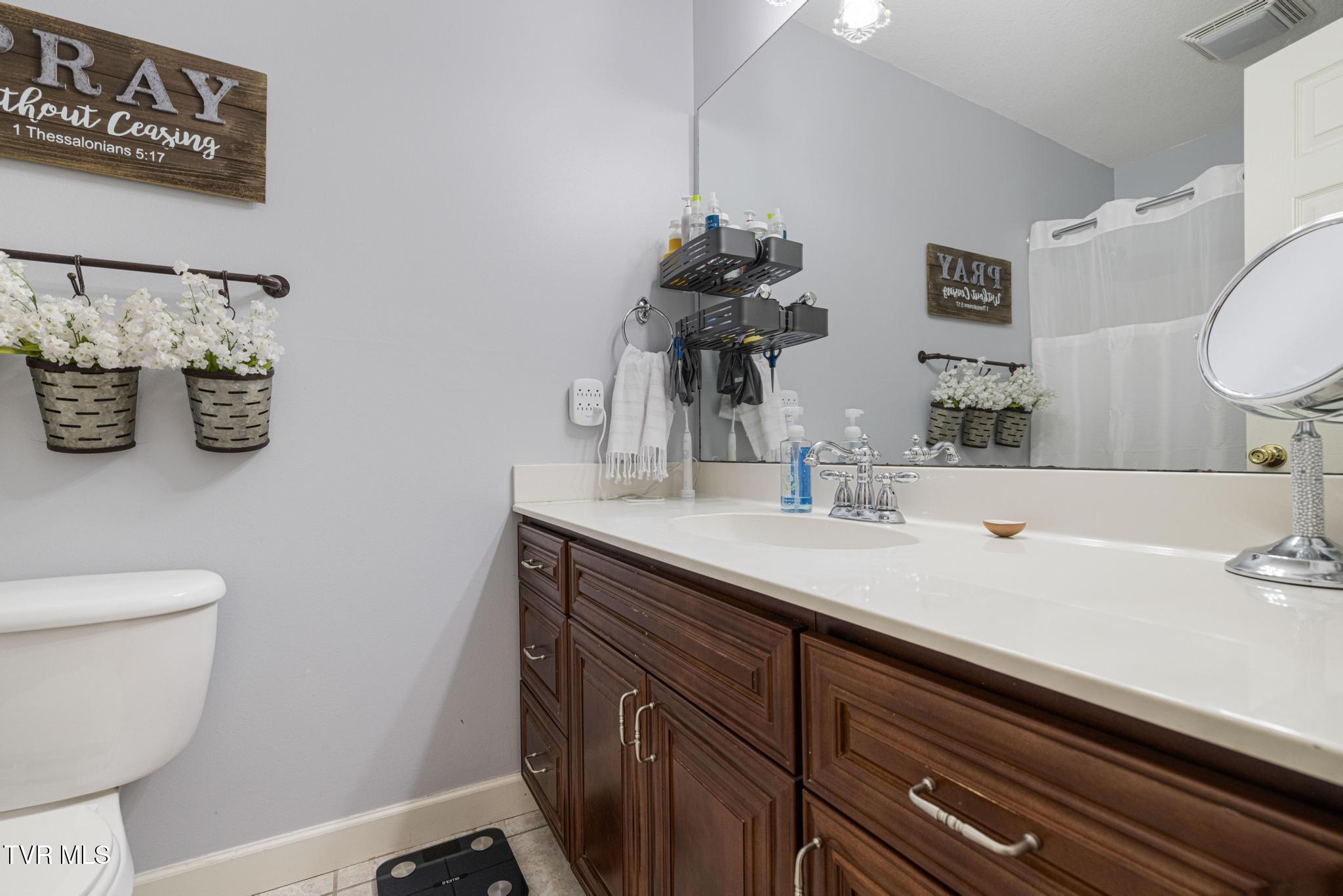 31 Hickory Point Jonesborough, TN 37659 - Photo 37 of 59 Full bathroom 3
