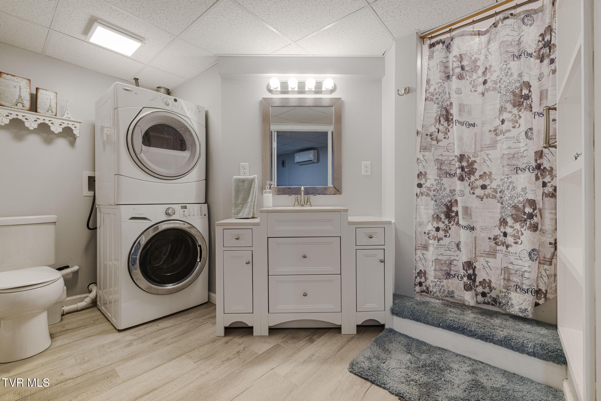 31 Hickory Point Jonesborough, TN 37659 - Photo 48 of 59 Full bathroom/laundry in basement