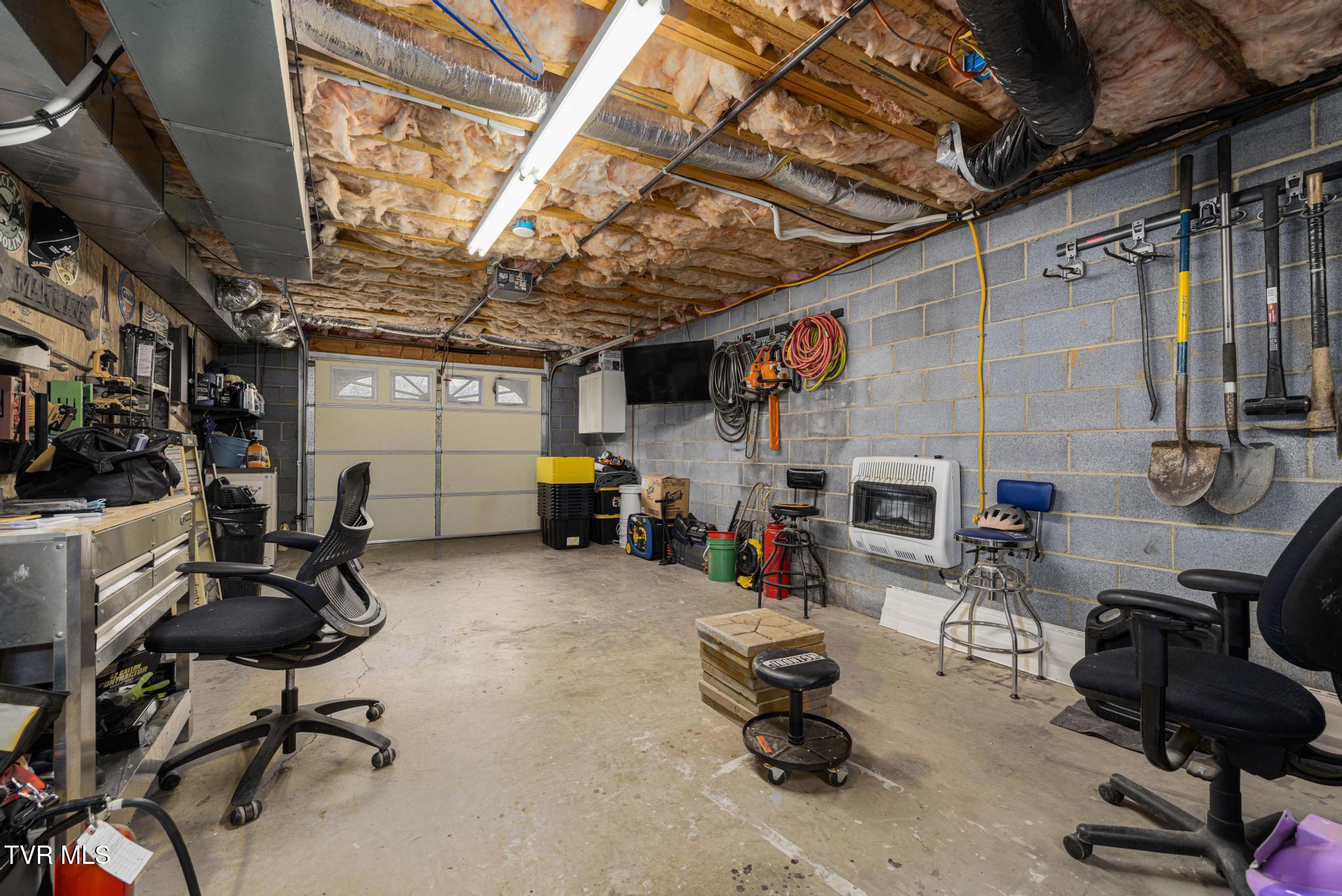 31 Hickory Point Jonesborough, TN 37659 - Photo 49 of 59 Basement garage