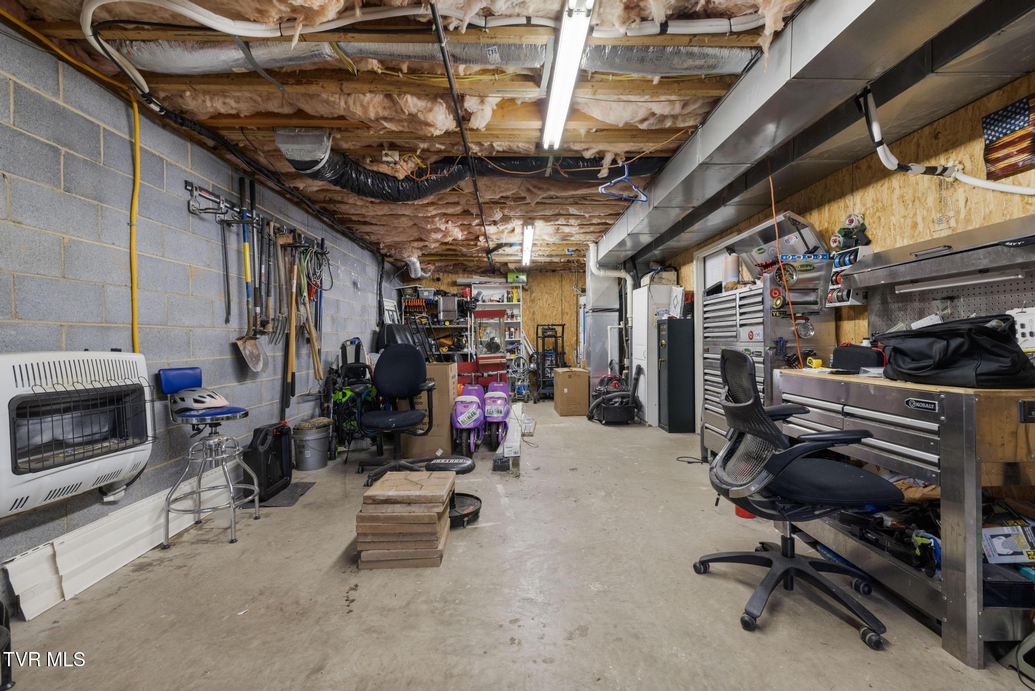 31 Hickory Point Jonesborough, TN 37659 - Photo 50 of 59 Basement garage