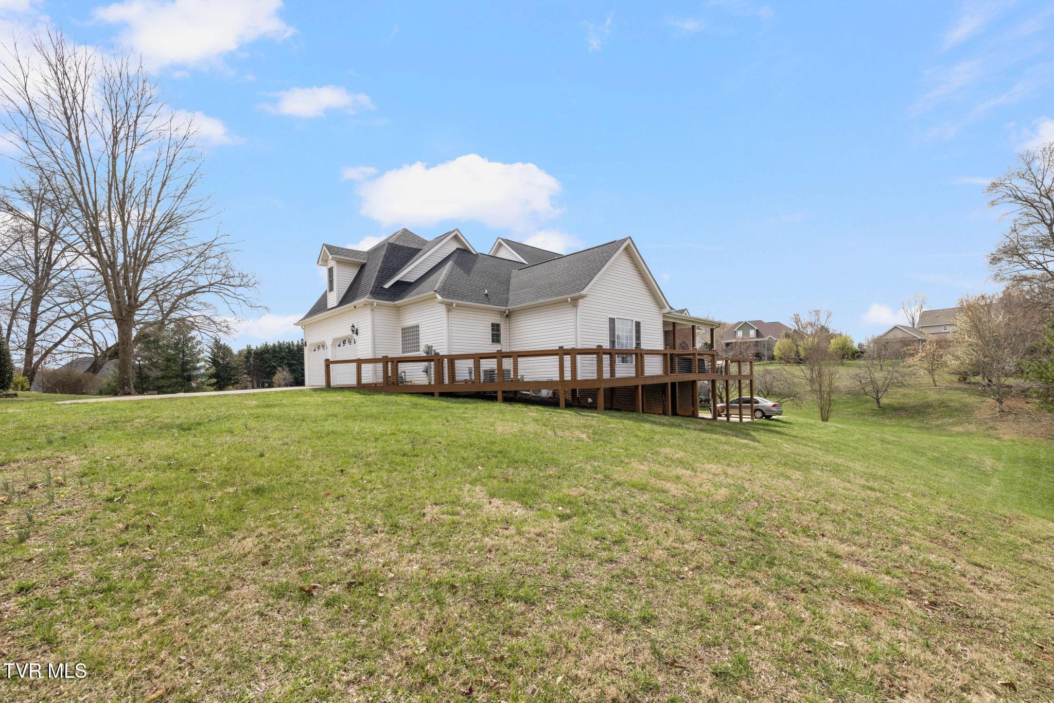 31 Hickory Point Jonesborough, TN 37659 - Photo 52 of 59 Back view of home with yard