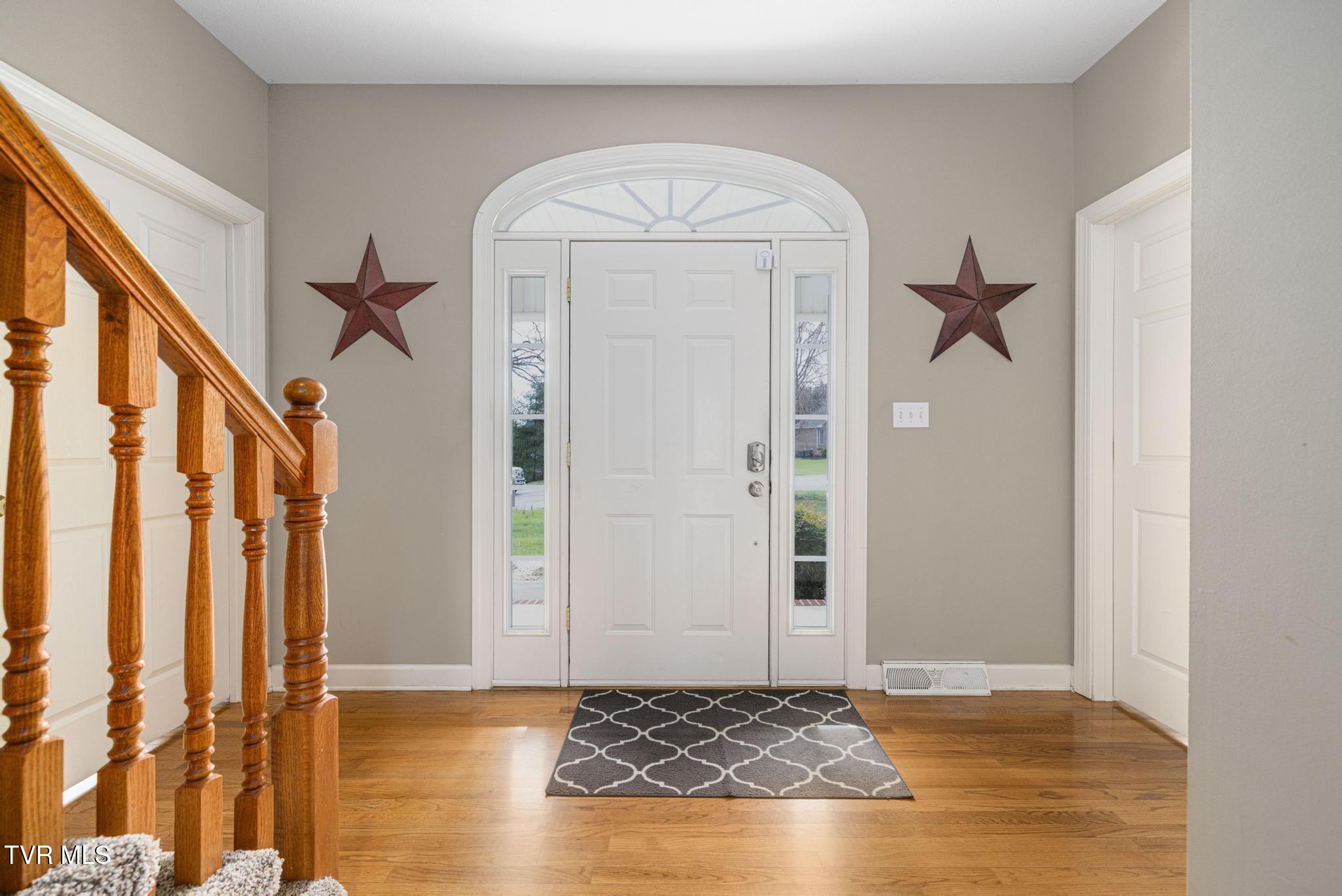 31 Hickory Point Jonesborough, TN 37659 - Photo 7 of 59 Entry into home