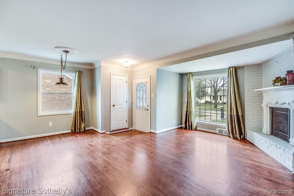 2563 Dorchester Road Birmingham, MI 48009 - Photo 3 of 27