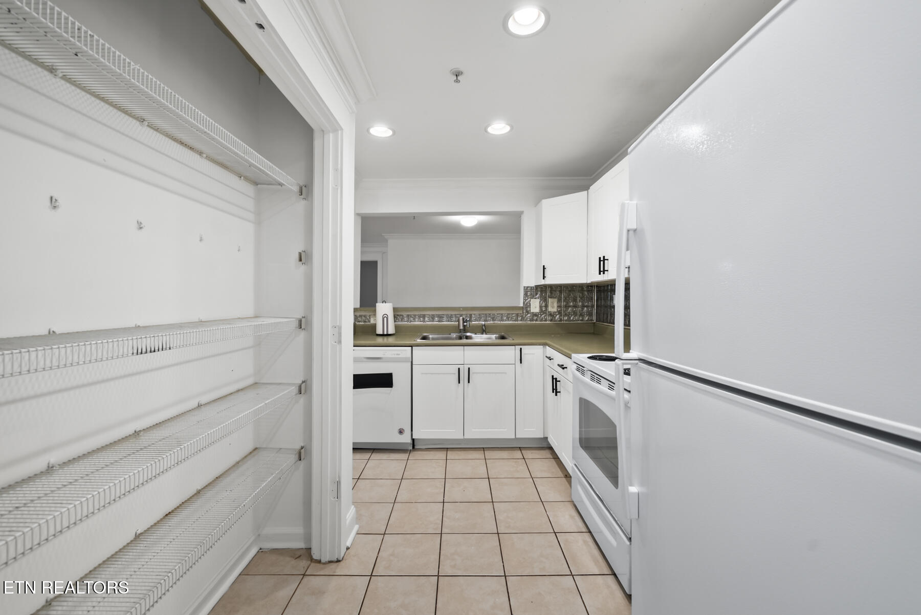 3720 Spruce Ridge Way, Unit 2222 Knoxville, TN 37920 - Photo 10 of 35 Pantry