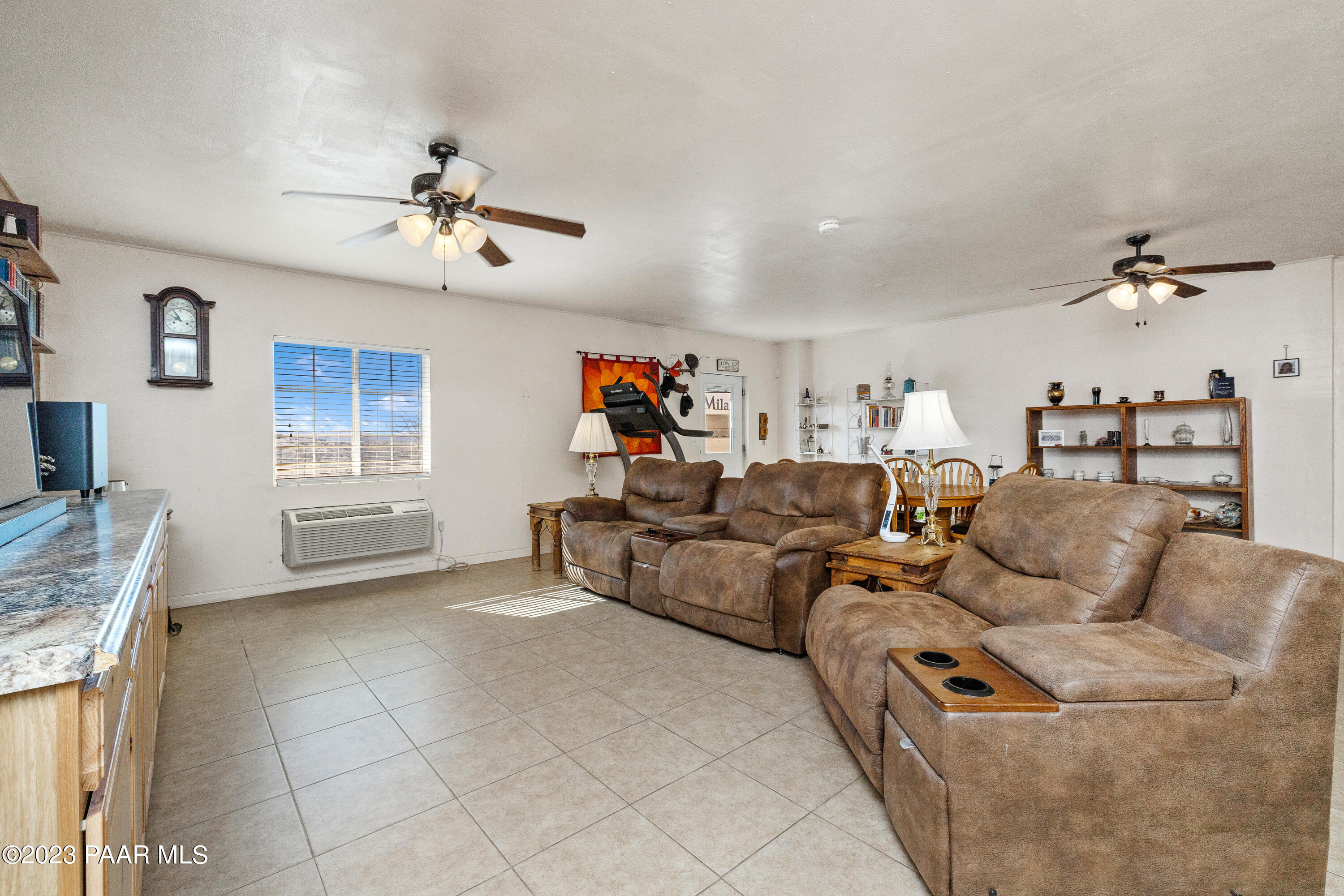 6971 Musgrove Road Skull Valley, AZ 86338 - Photo 11 of 28 011_Living Room