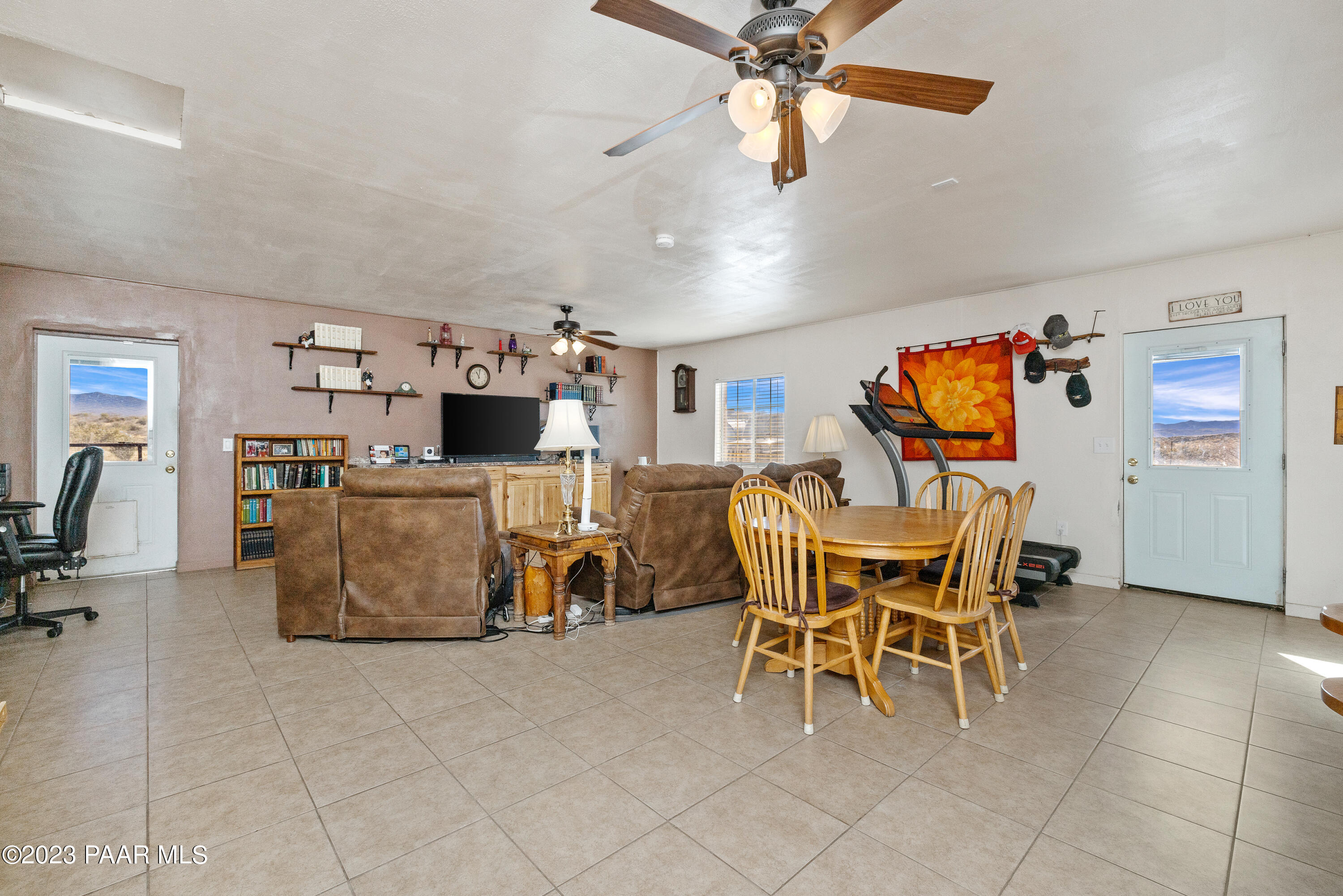 6971 Musgrove Road Skull Valley, AZ 86338 - Photo 10 of 28 010_Living Room