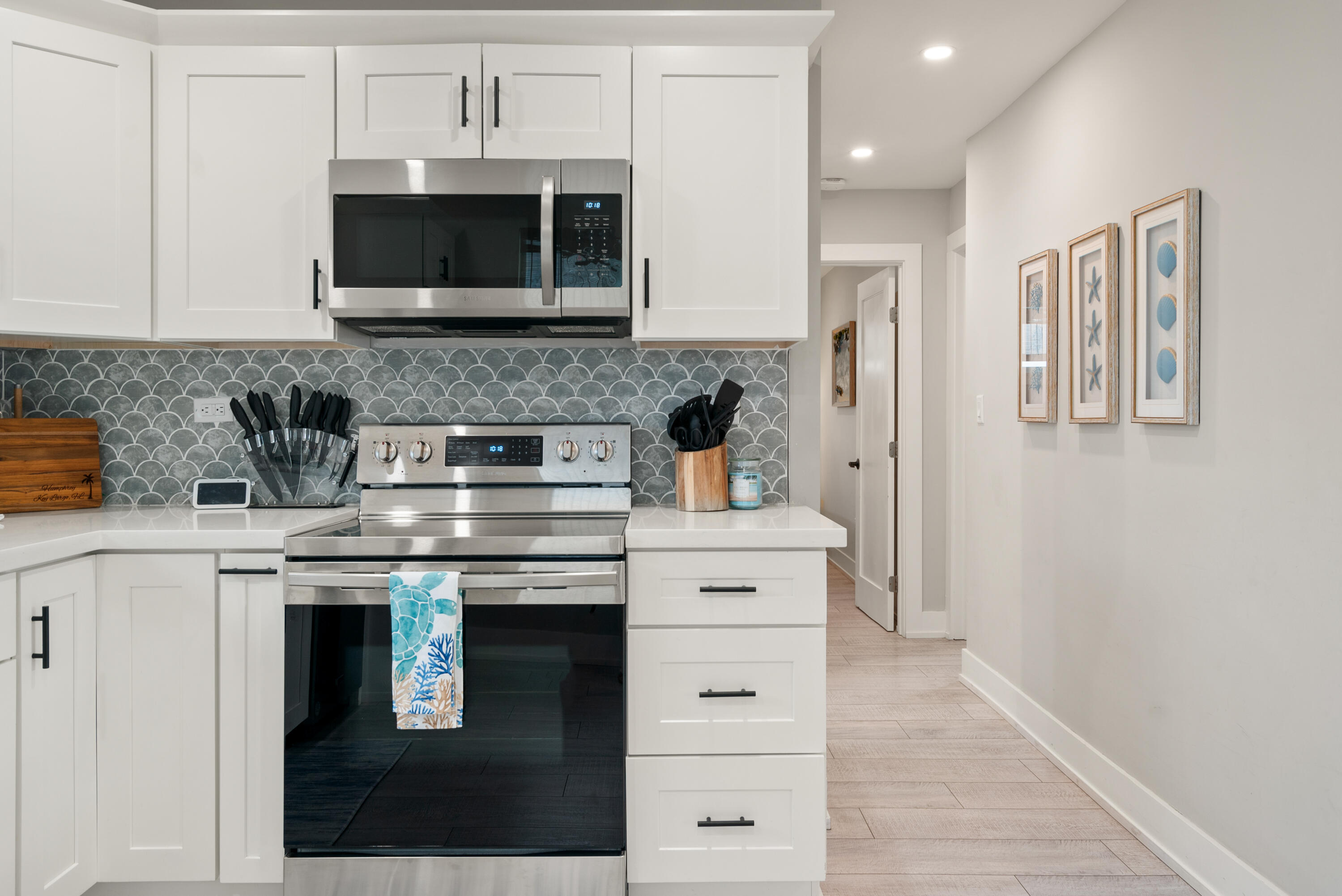 127 Seaside Avenue Key Largo, FL 33037 - Photo 13 of 50 Kitchen & Hall