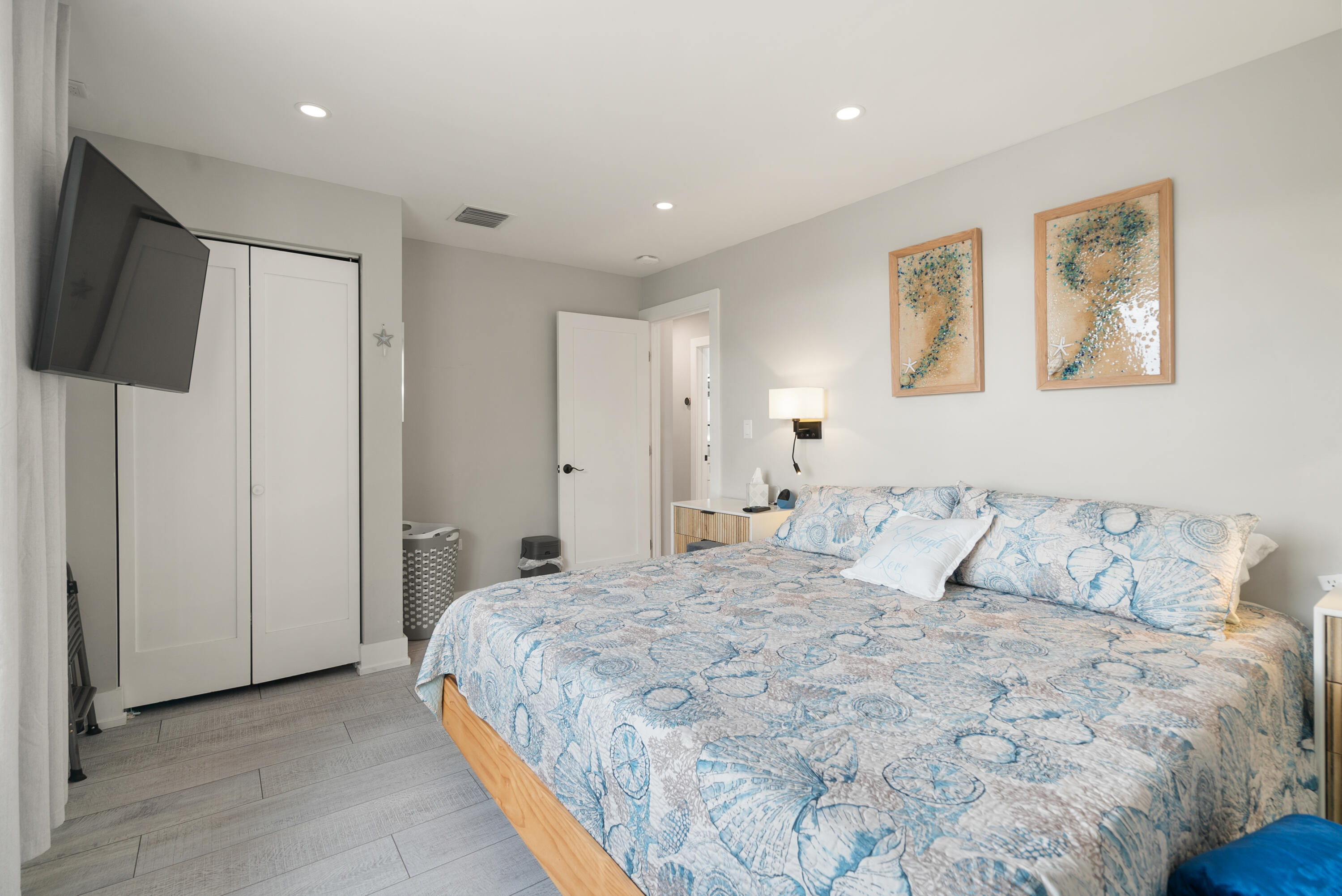 127 Seaside Avenue Key Largo, FL 33037 - Photo 17 of 50 a bedroom with a large bed and a painting