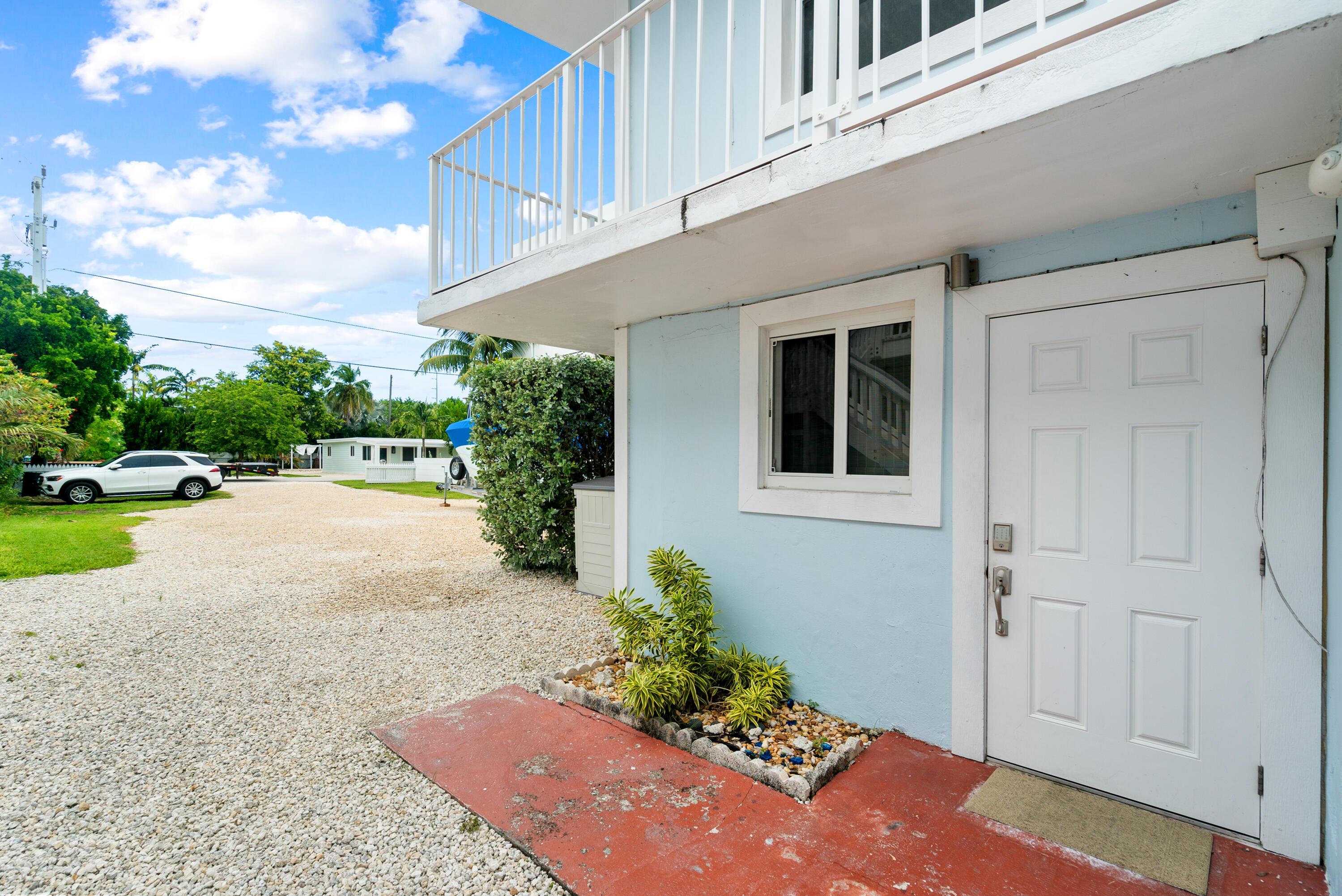 127 Seaside Avenue Key Largo, FL 33037 - Photo 23 of 50 a view of outdoor space and yard