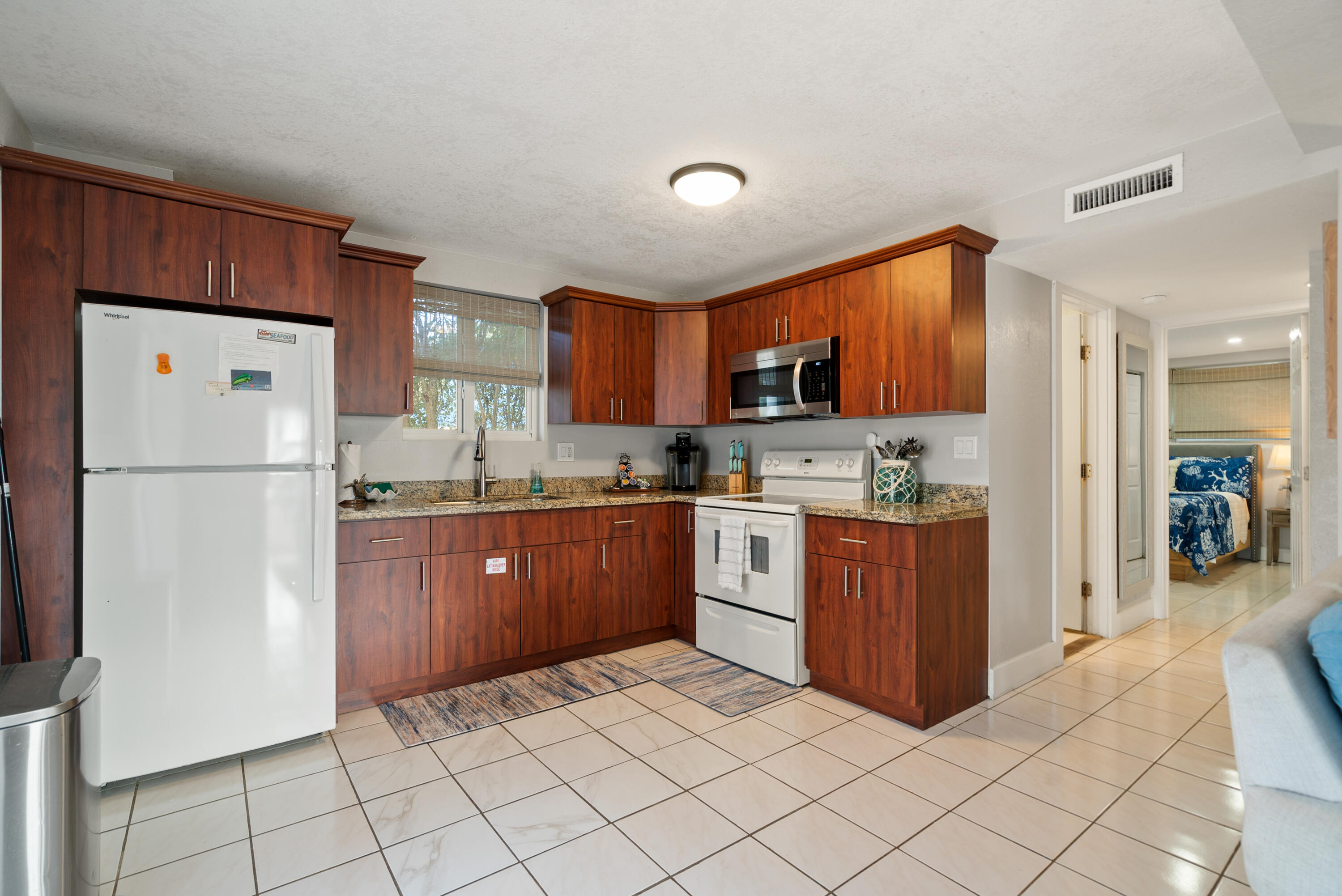 127 Seaside Avenue Key Largo, FL 33037 - Photo 27 of 50 Downstairs kitchen