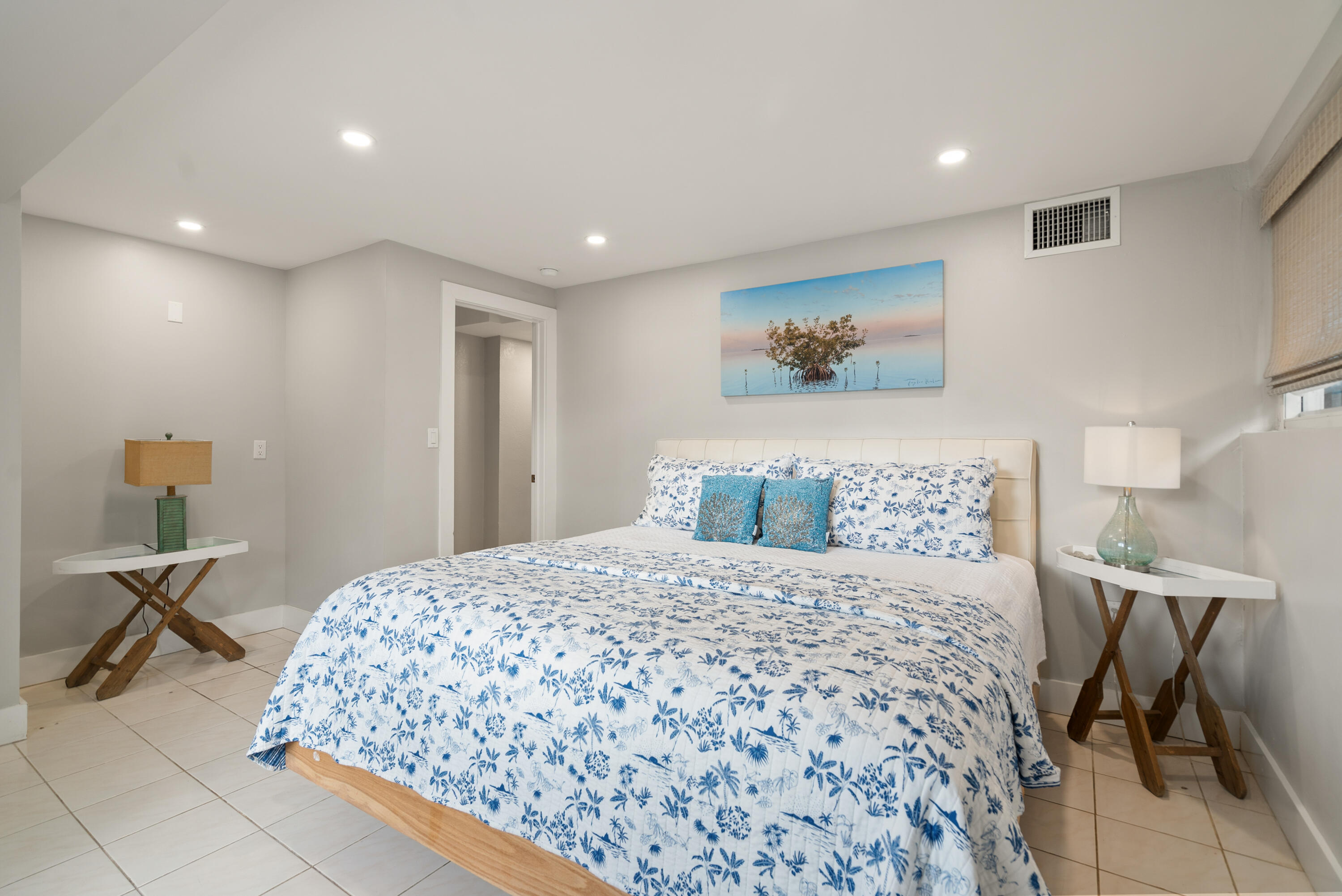 127 Seaside Avenue Key Largo, FL 33037 - Photo 28 of 50 a bedroom with a bed and chair