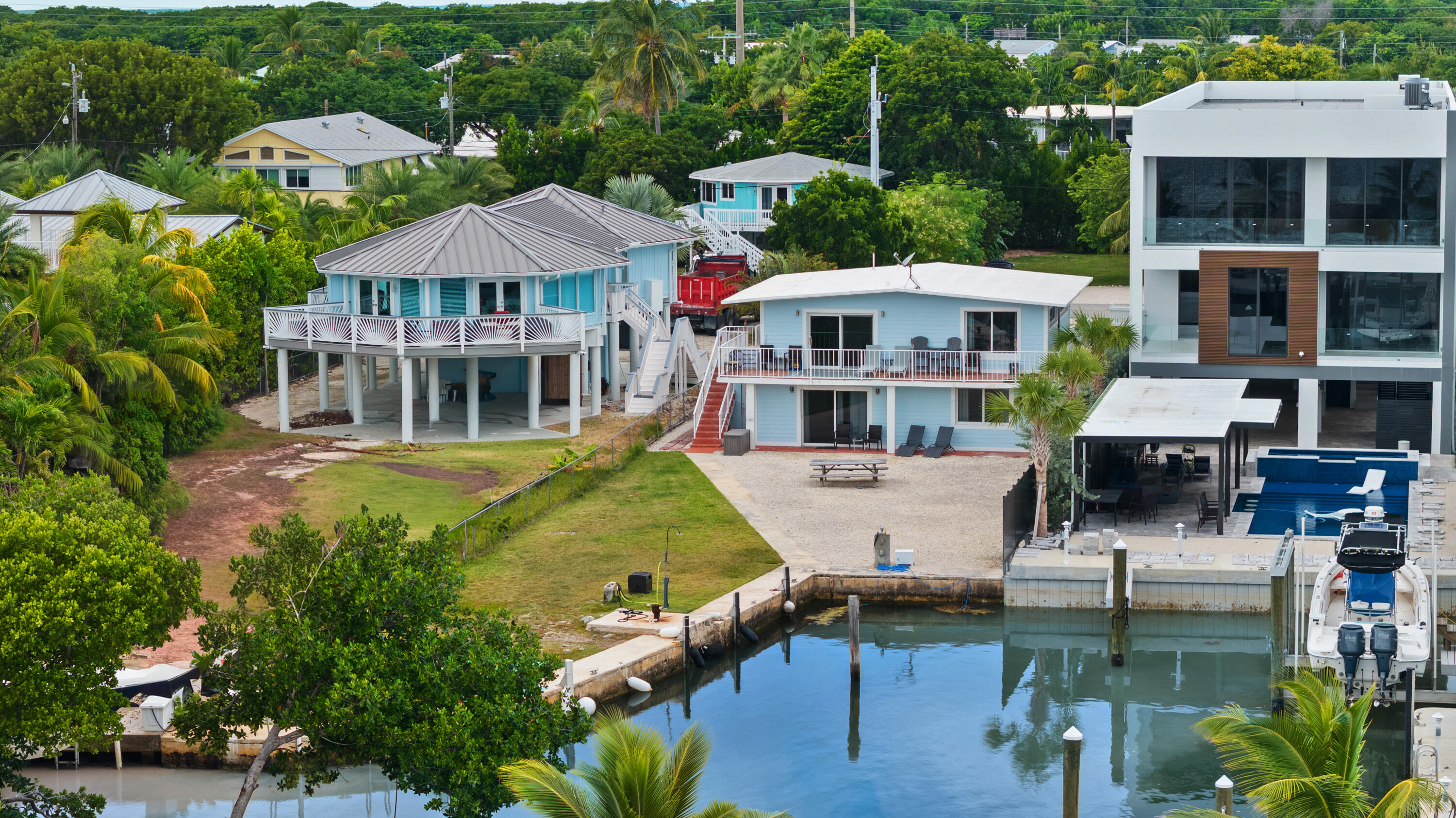 127 Seaside Avenue Key Largo, FL 33037 - Photo 41 of 50 Private basin