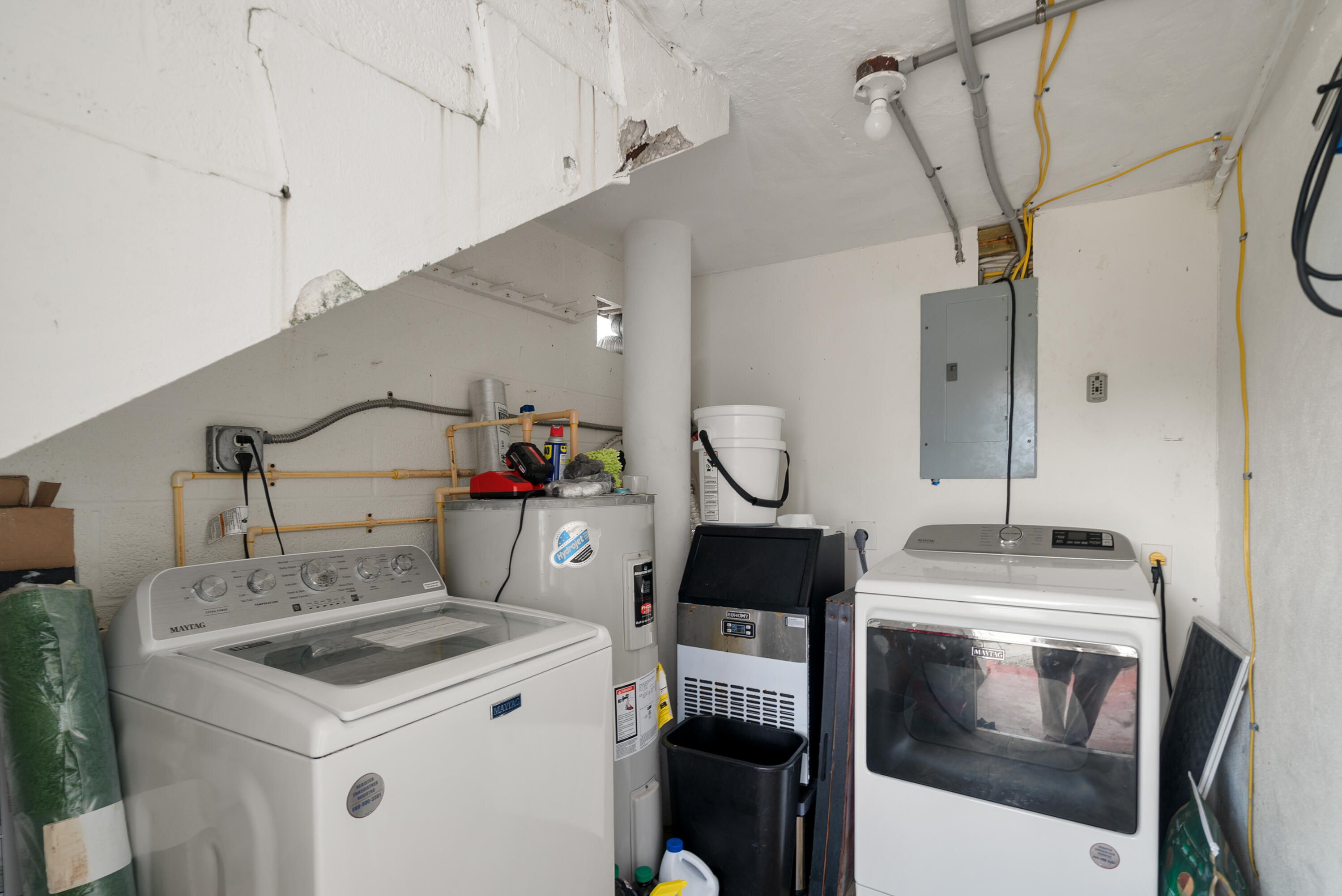127 Seaside Avenue Key Largo, FL 33037 - Photo 44 of 50 a utility room with dryer and washer