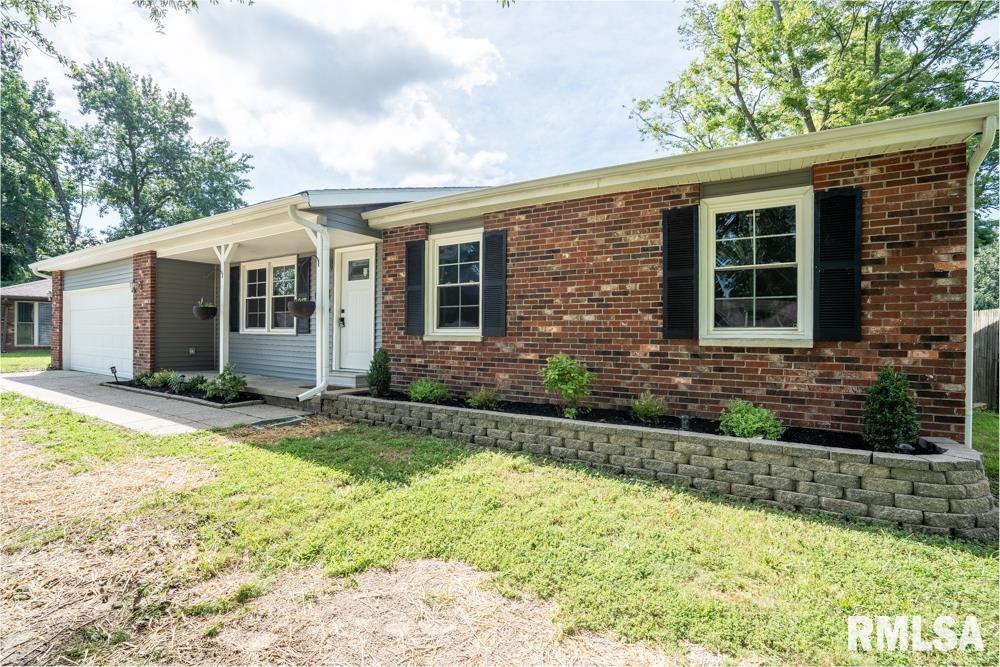 865 Stardust Drive Herrin, IL 62948 - Photo 3 of 27