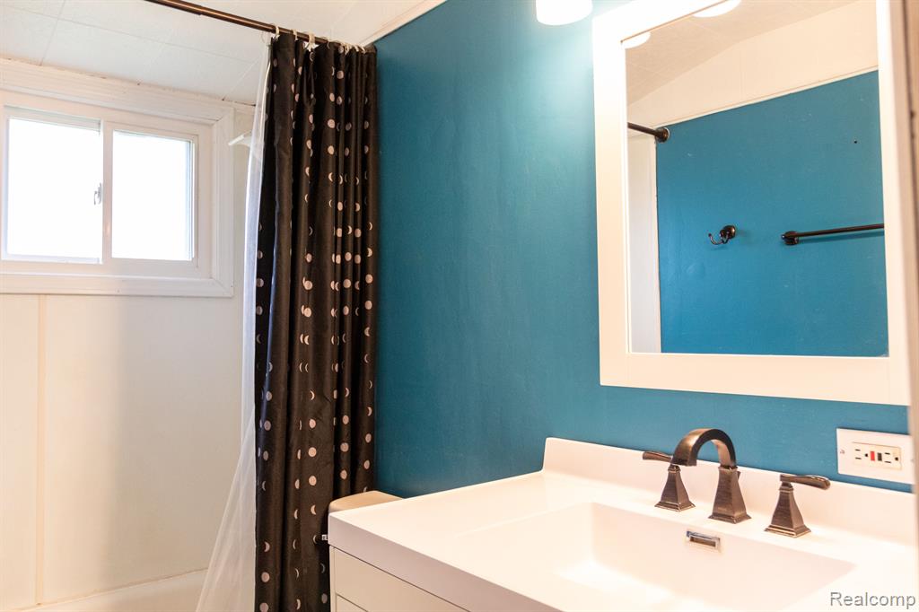 1772 Scheifle Road Walled Lake, MI 48390 - Photo 9 of 17 Gallery Image 9