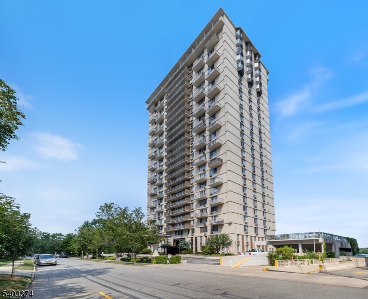 160 Overlook Avenue, Unit 7A Hackensack, NJ 07601 - Photo 4 of 47