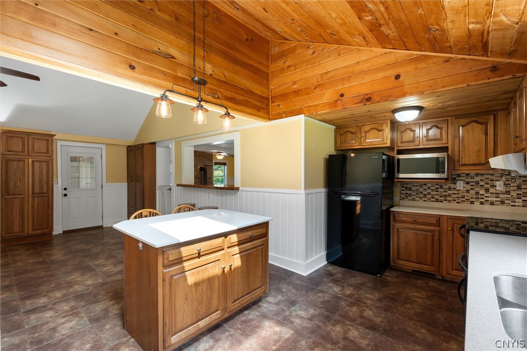305 Howard Road Volney, NY 13069 - Photo 14 of 49 Kitchen , side entry