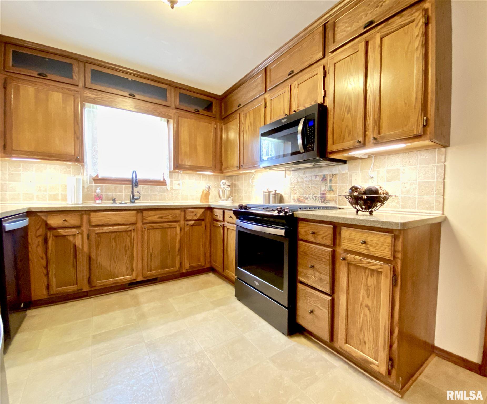 1408 Hoechester Road Springfield, IL 62712 - Photo 8 of 39