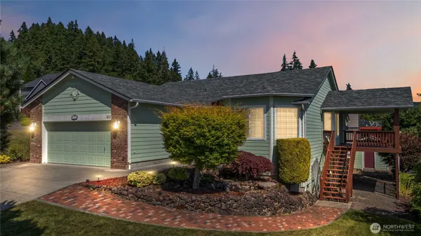 $470,000 | 912 Edinburgh Court, Kelso, WA 98626