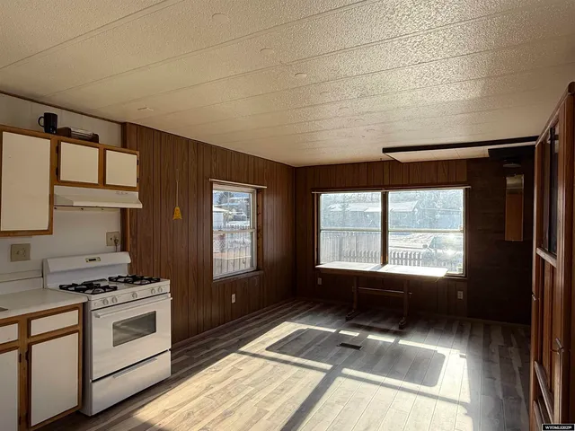 $99,000 | 168 East Broadway Street, Thermopolis, WY 82443