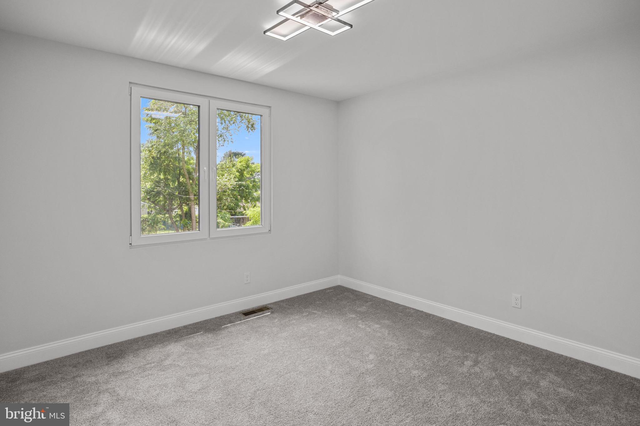 8 Inland Road Levittown, PA 19057 - Photo 27 of 37 Gallery Image 27