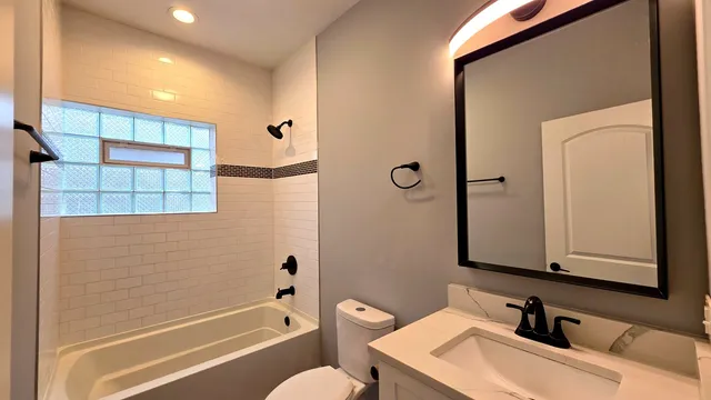 $420,000 | 1525 East 72nd Street, Chicago, IL 60619
