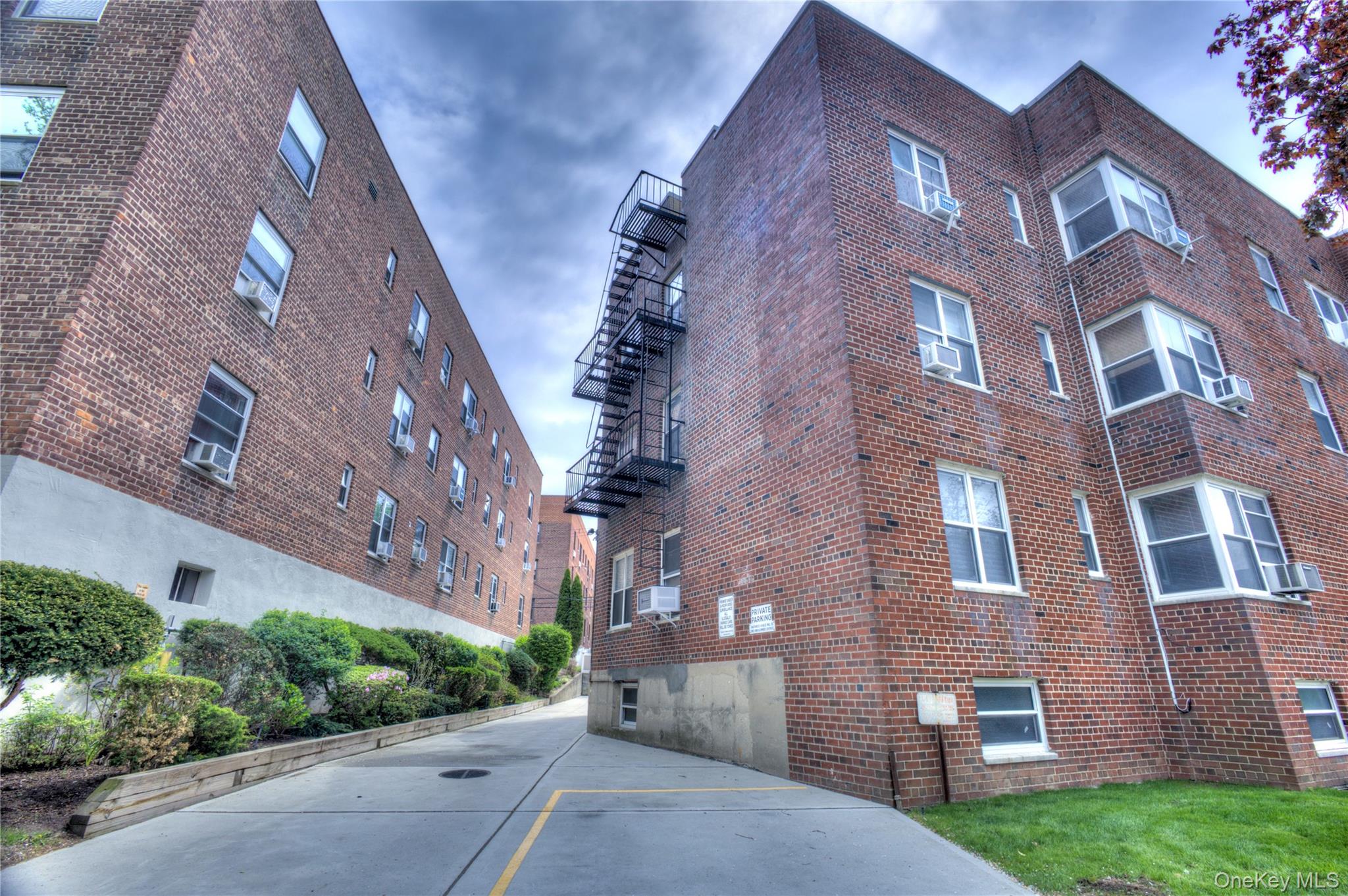 75 South Middle Neck Road, Unit 4G Great Neck, NY 11021 - Photo 28 of 37