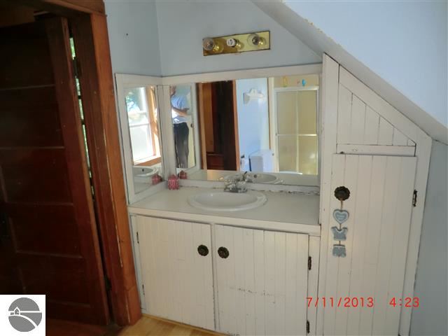 5627 River Road Benzonia, MI 49616 - Photo 29 of 68 1748844-28.JPG